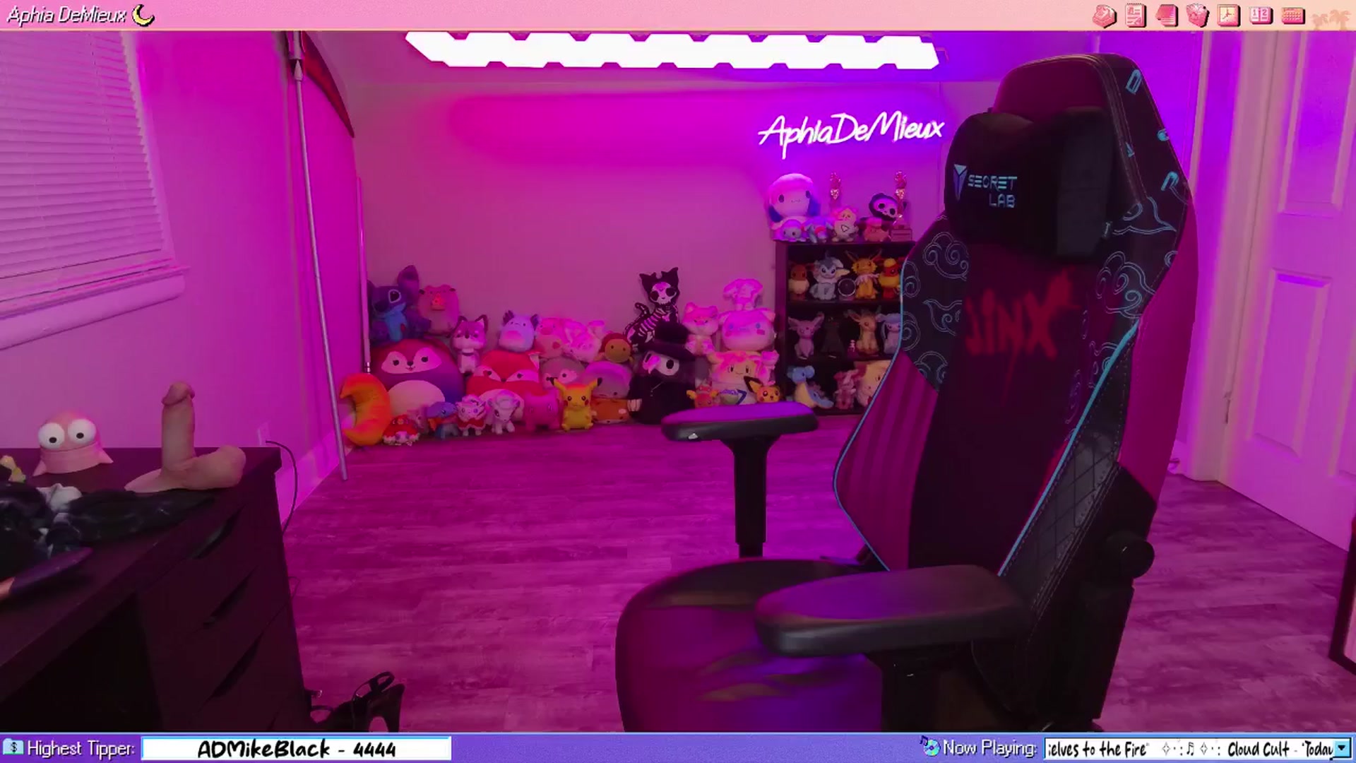 Gallery image thumbnail from AphiaDeMieux's myfreecams stream on, 03/15/2026, 04:06 image 13 of 20