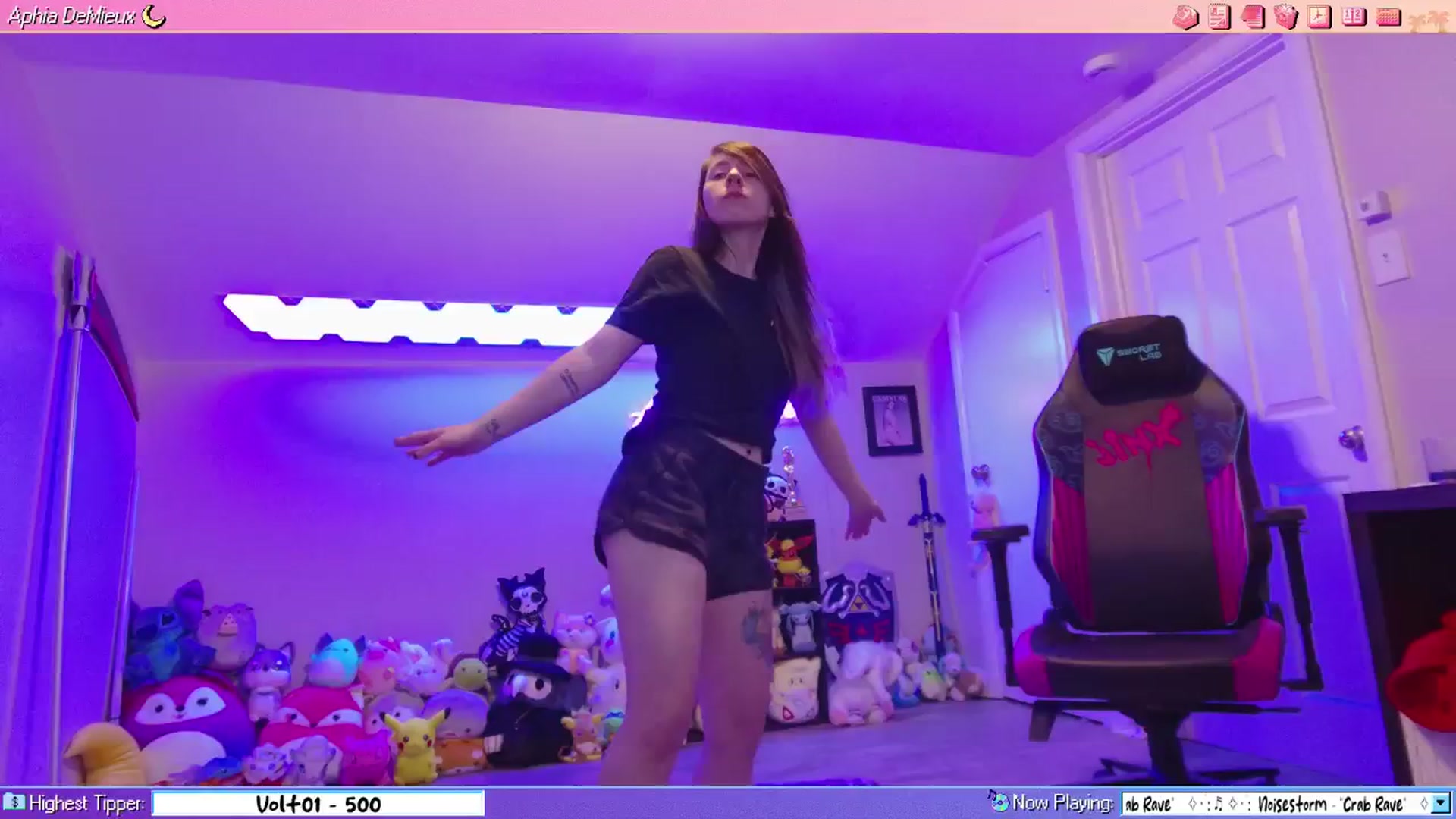Gallery image thumbnail from AphiaDeMieux's myfreecams stream on, 03/28/2026, 04:45 image 12 of 20