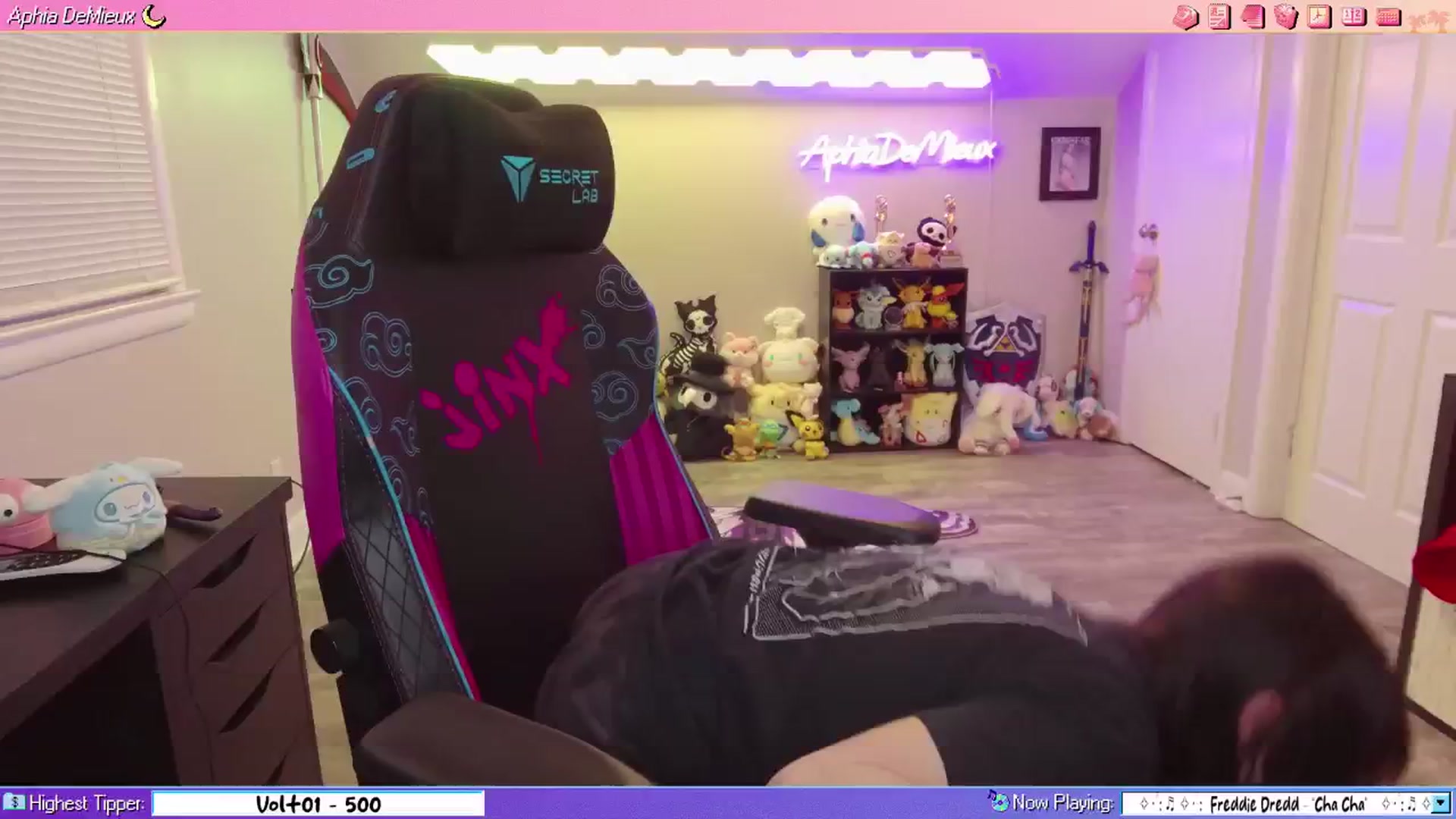 Gallery image thumbnail from AphiaDeMieux's myfreecams stream on, 03/28/2026, 04:45 image 6 of 20