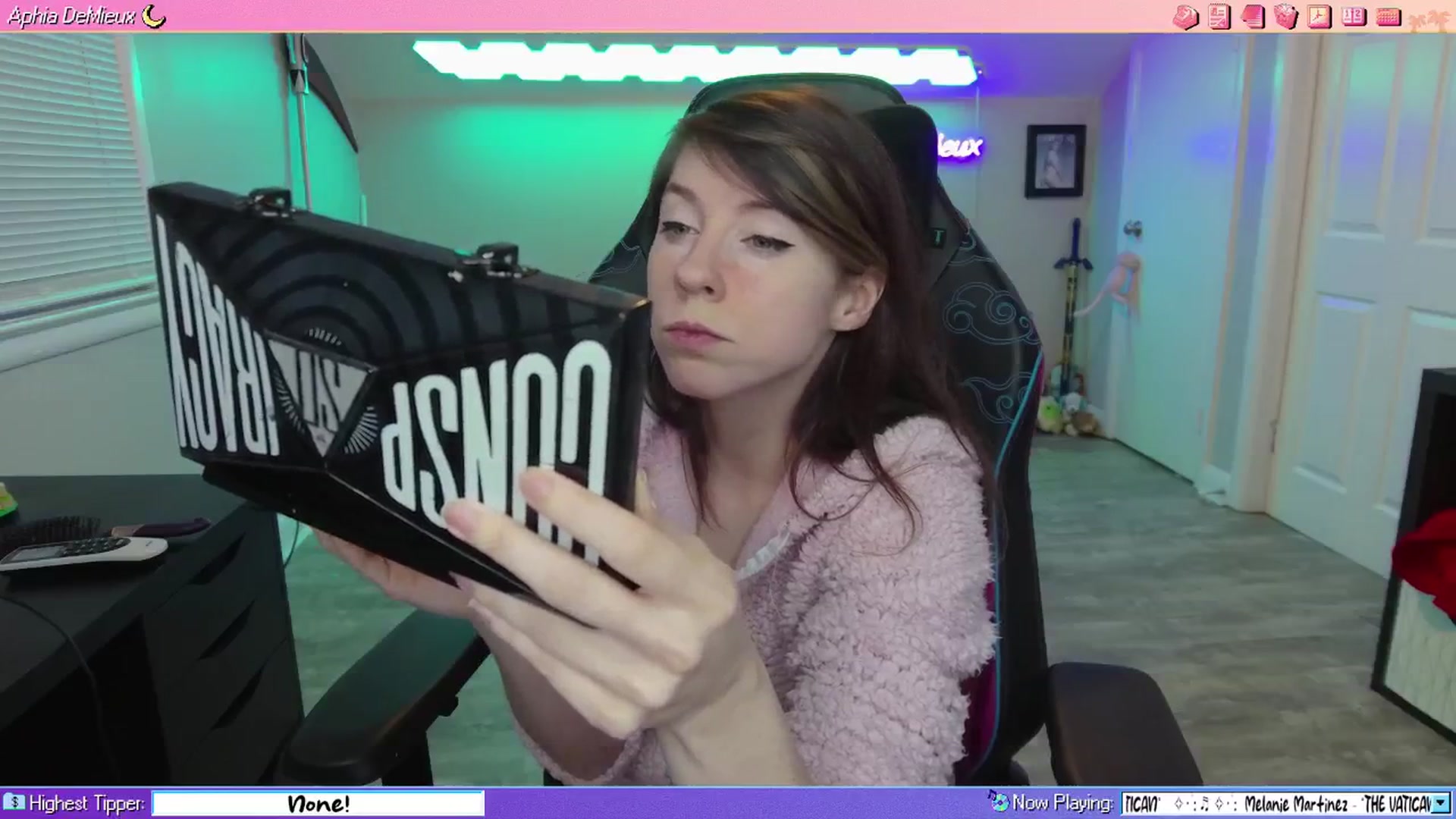Gallery image thumbnail from AphiaDeMieux's myfreecams stream on, 03/29/2026, 05:07 image 3 of 20
