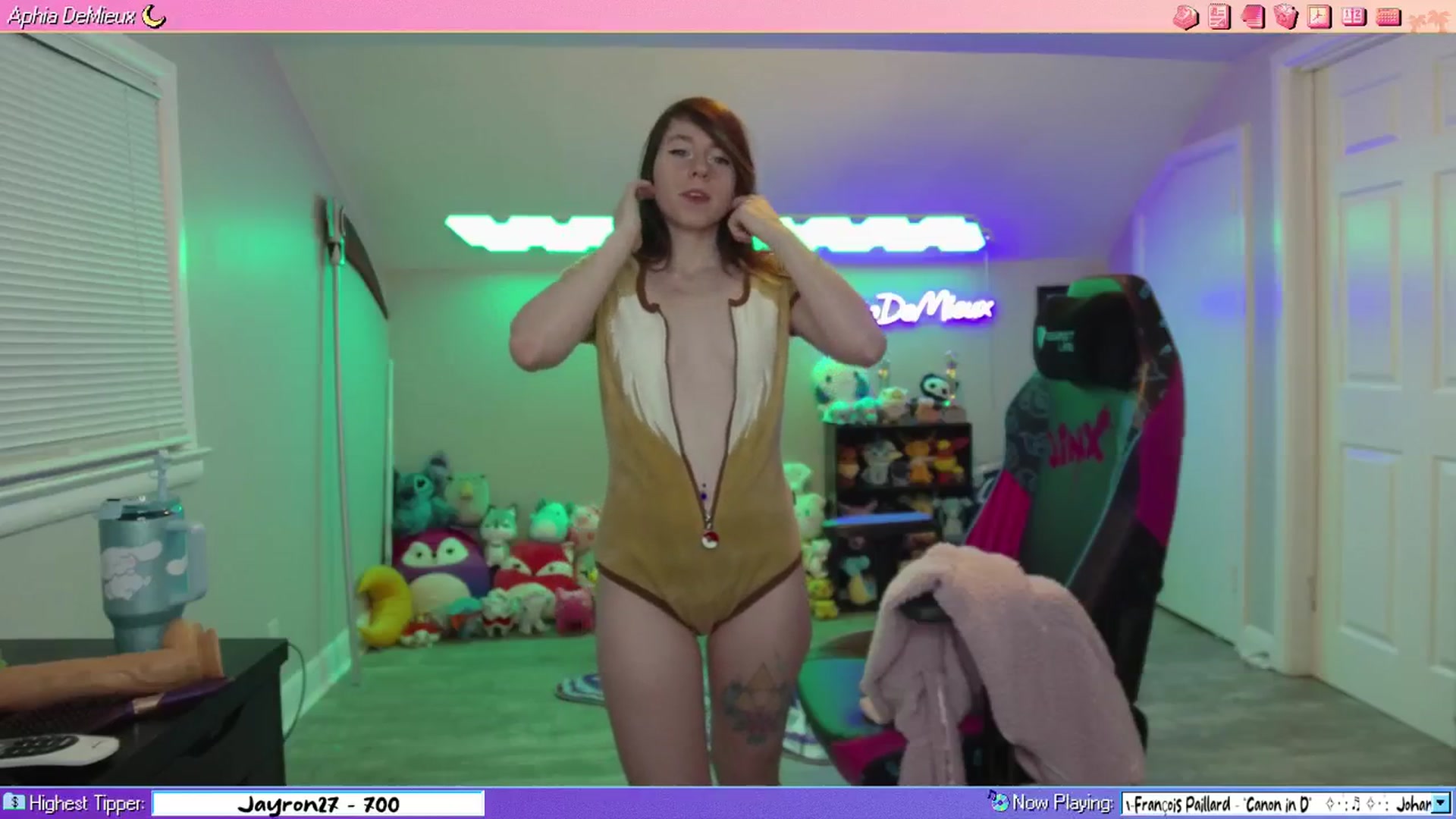 Gallery image thumbnail from AphiaDeMieux's myfreecams stream on, 03/29/2026, 05:07 image 11 of 20