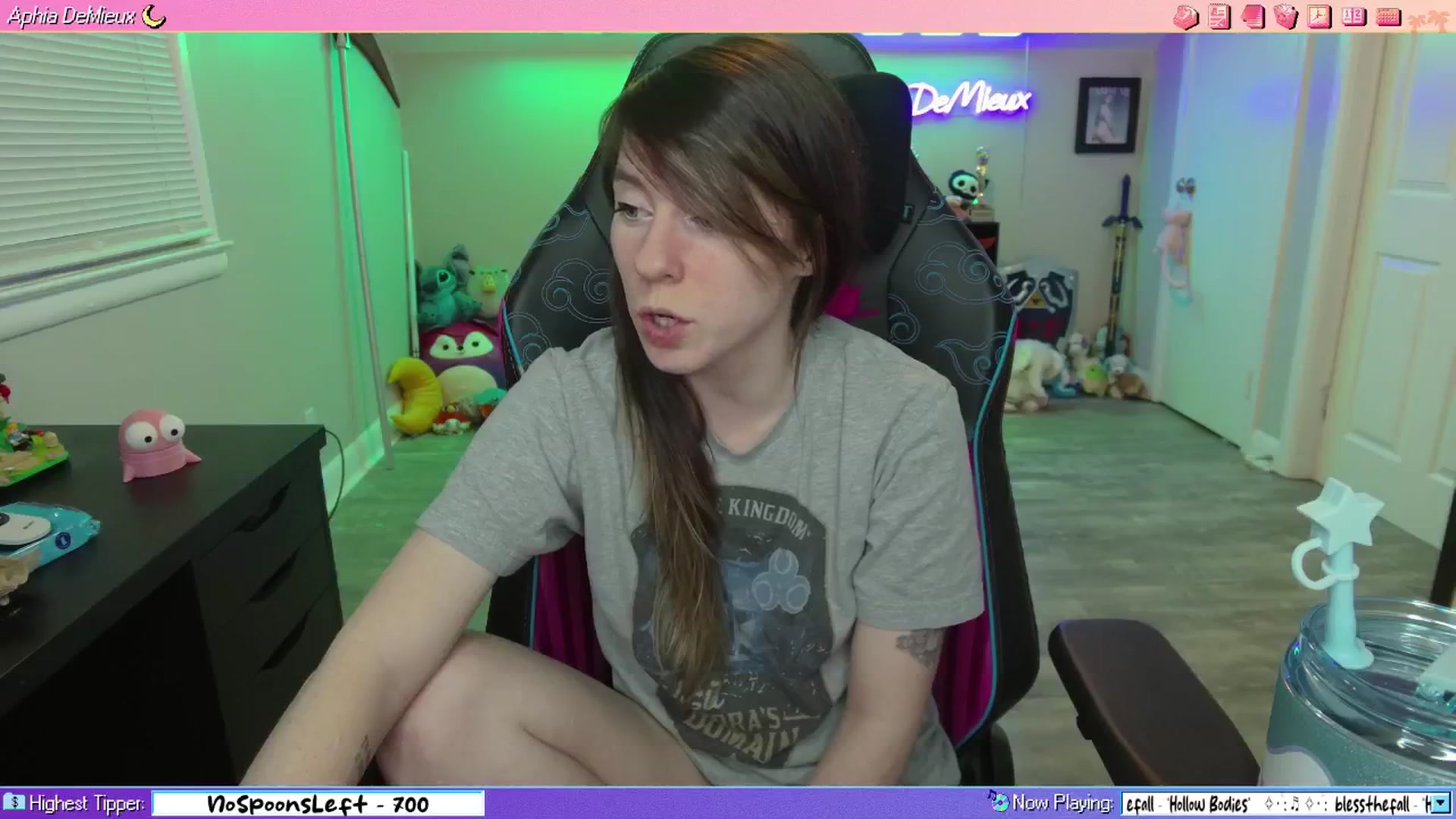 Gallery image thumbnail from AphiaDeMieux's myfreecams stream on, 04/01/2026, 04:51 image 11 of 20