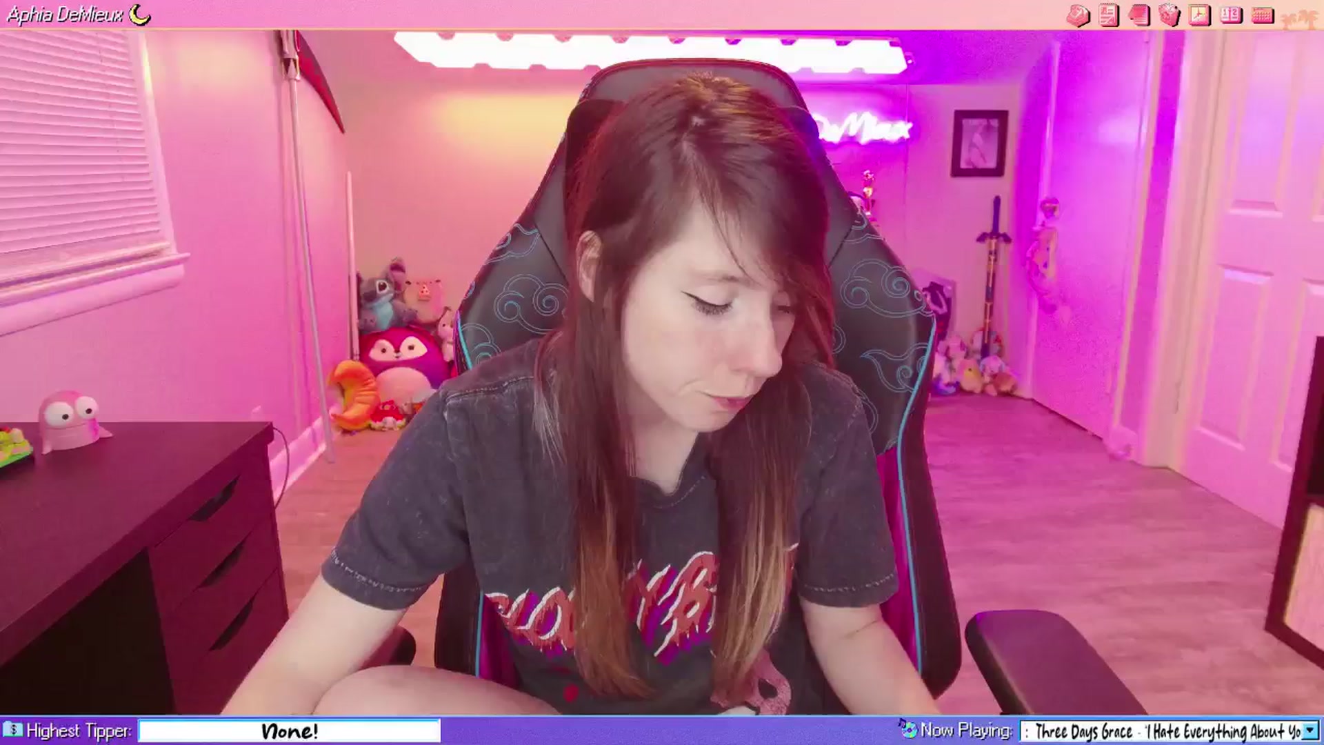 Gallery image thumbnail from AphiaDeMieux's myfreecams stream on, 04/04/2026, 03:14 image 17 of 20