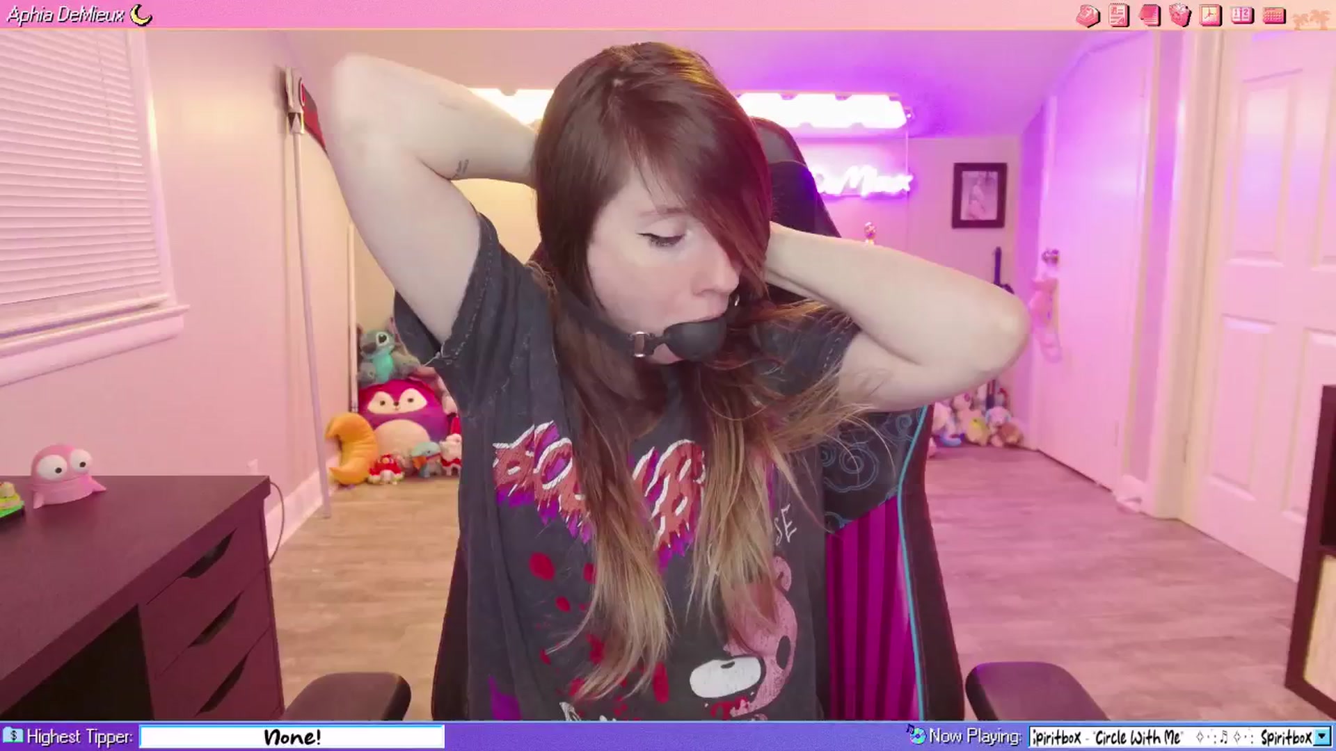 Gallery image thumbnail from AphiaDeMieux's myfreecams stream on, 04/04/2026, 03:14 image 6 of 20