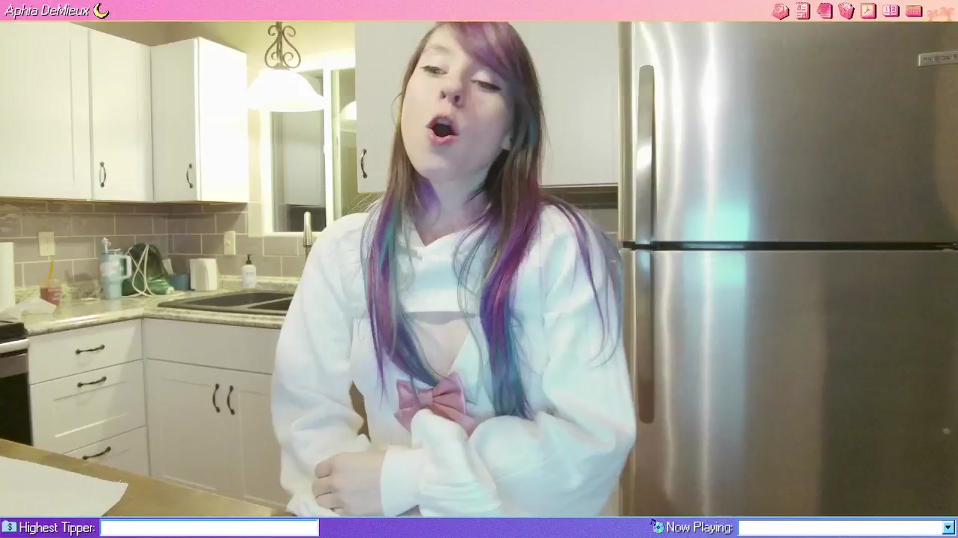 Gallery image thumbnail from AphiaDeMieux's myfreecams stream on, 04/11/2026, 03:50 image 8 of 20