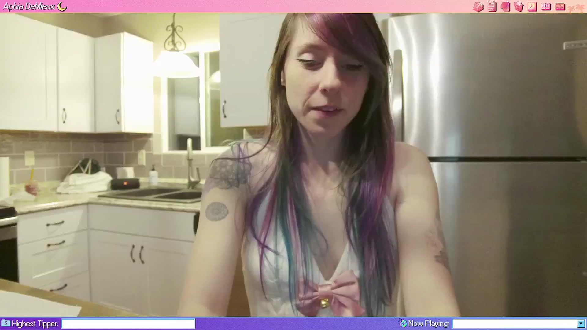 Gallery image thumbnail from AphiaDeMieux's myfreecams stream on, 04/11/2026, 03:50 image 14 of 20