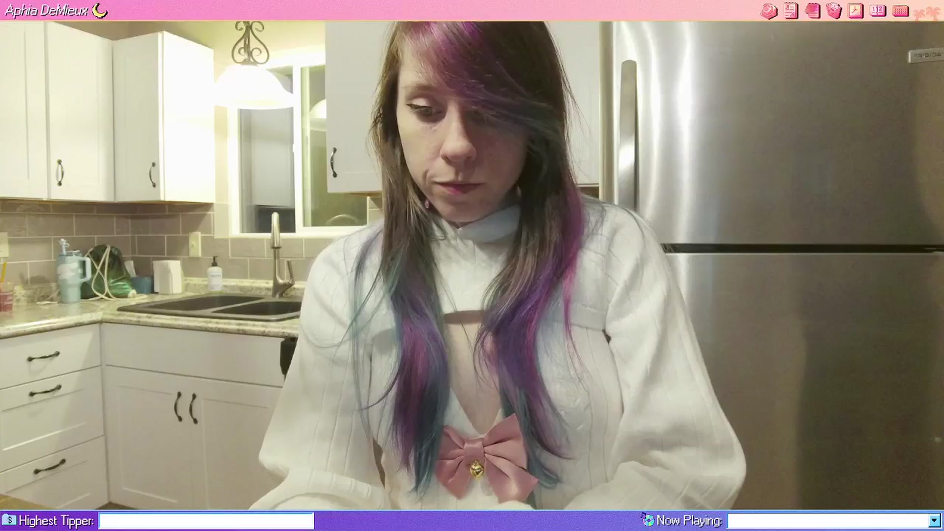 Gallery image thumbnail from AphiaDeMieux's myfreecams stream on, 04/11/2026, 03:50 image 2 of 20