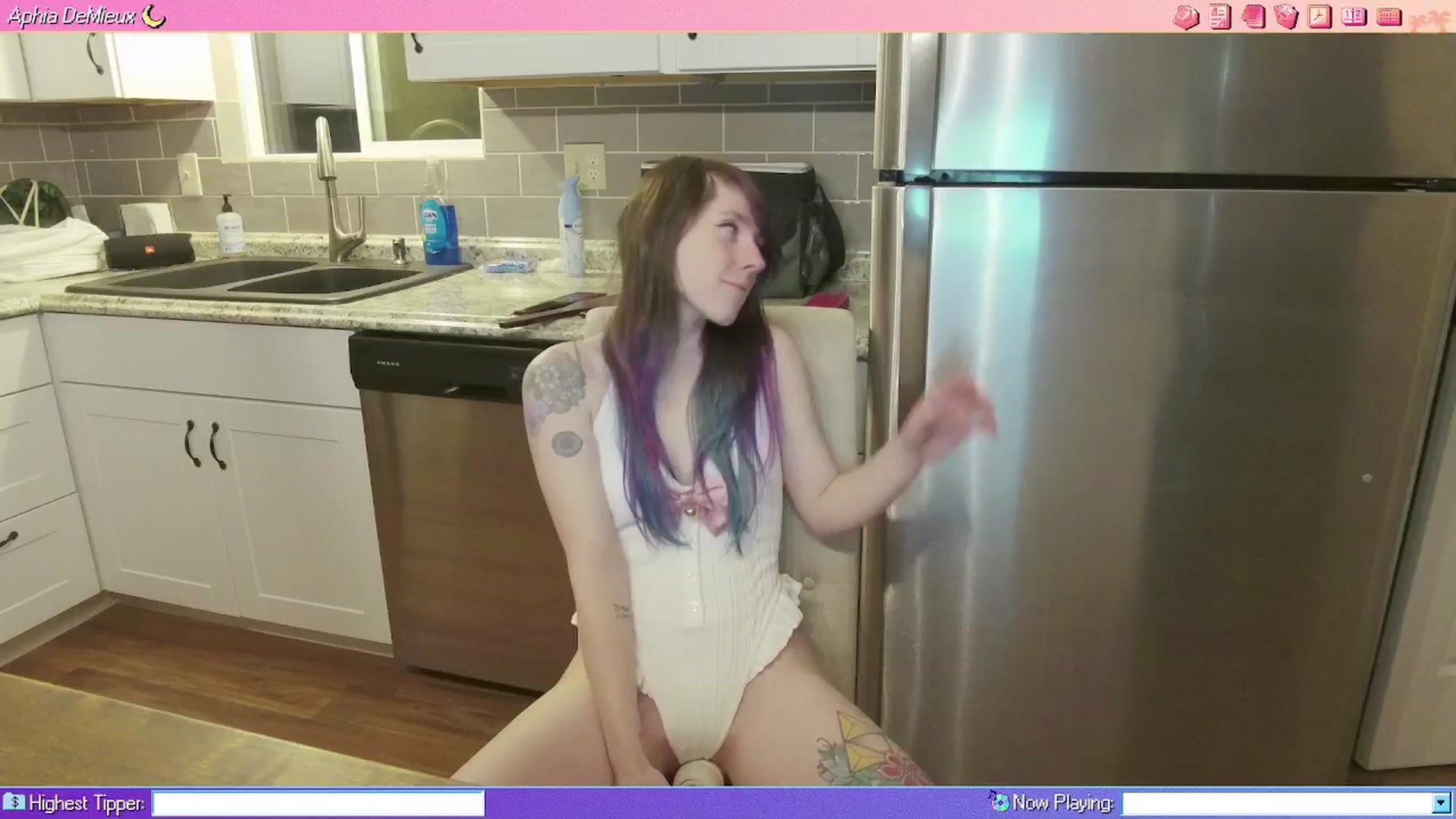 Gallery image thumbnail from AphiaDeMieux's myfreecams stream on, 04/11/2026, 03:50 image 18 of 20