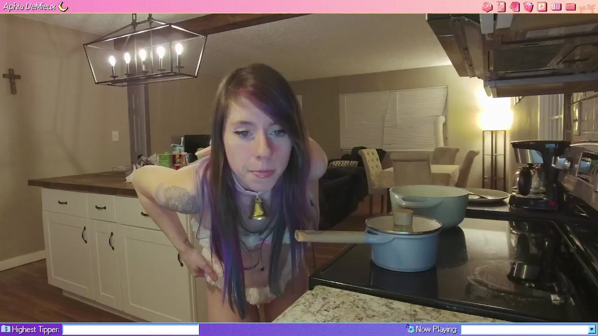 Gallery image thumbnail from AphiaDeMieux's myfreecams stream on, 04/12/2026, 03:17 image 14 of 20