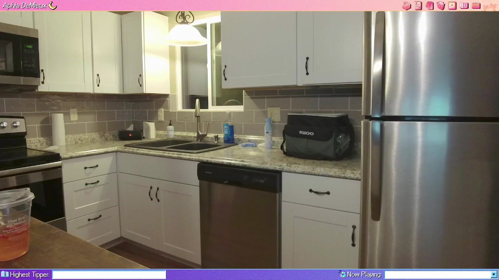 Gallery image thumbnail from AphiaDeMieux's myfreecams stream on, 04/12/2026, 03:17 image 1 of 20