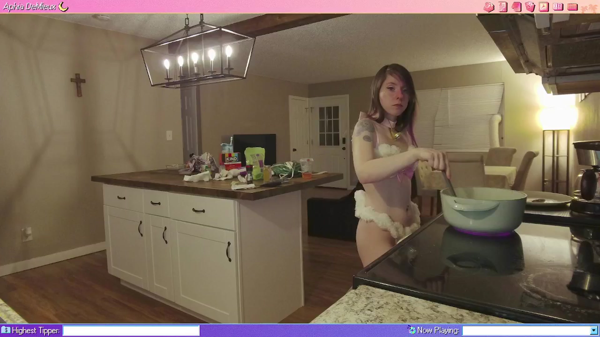 Gallery image thumbnail from AphiaDeMieux's myfreecams stream on, 04/12/2026, 03:17 image 18 of 20