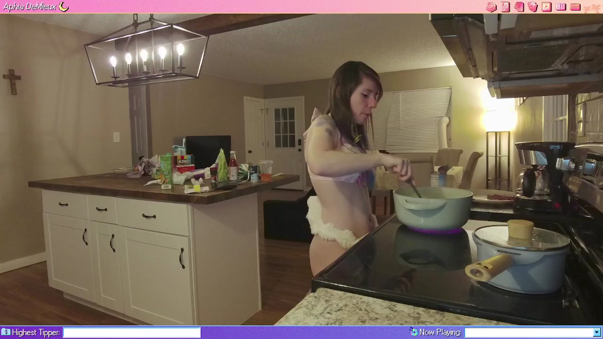 Gallery image thumbnail from AphiaDeMieux's myfreecams stream on, 04/12/2026, 03:17 image 12 of 20