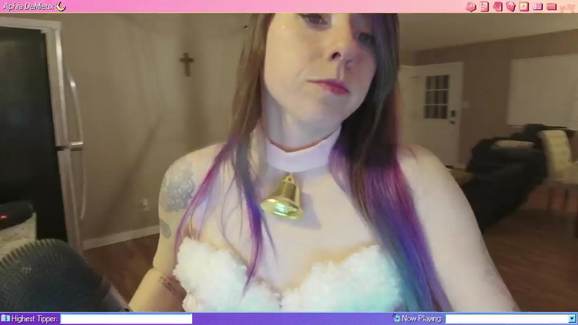 Gallery image thumbnail from AphiaDeMieux's myfreecams stream on, 04/12/2026, 03:17 image 4 of 20