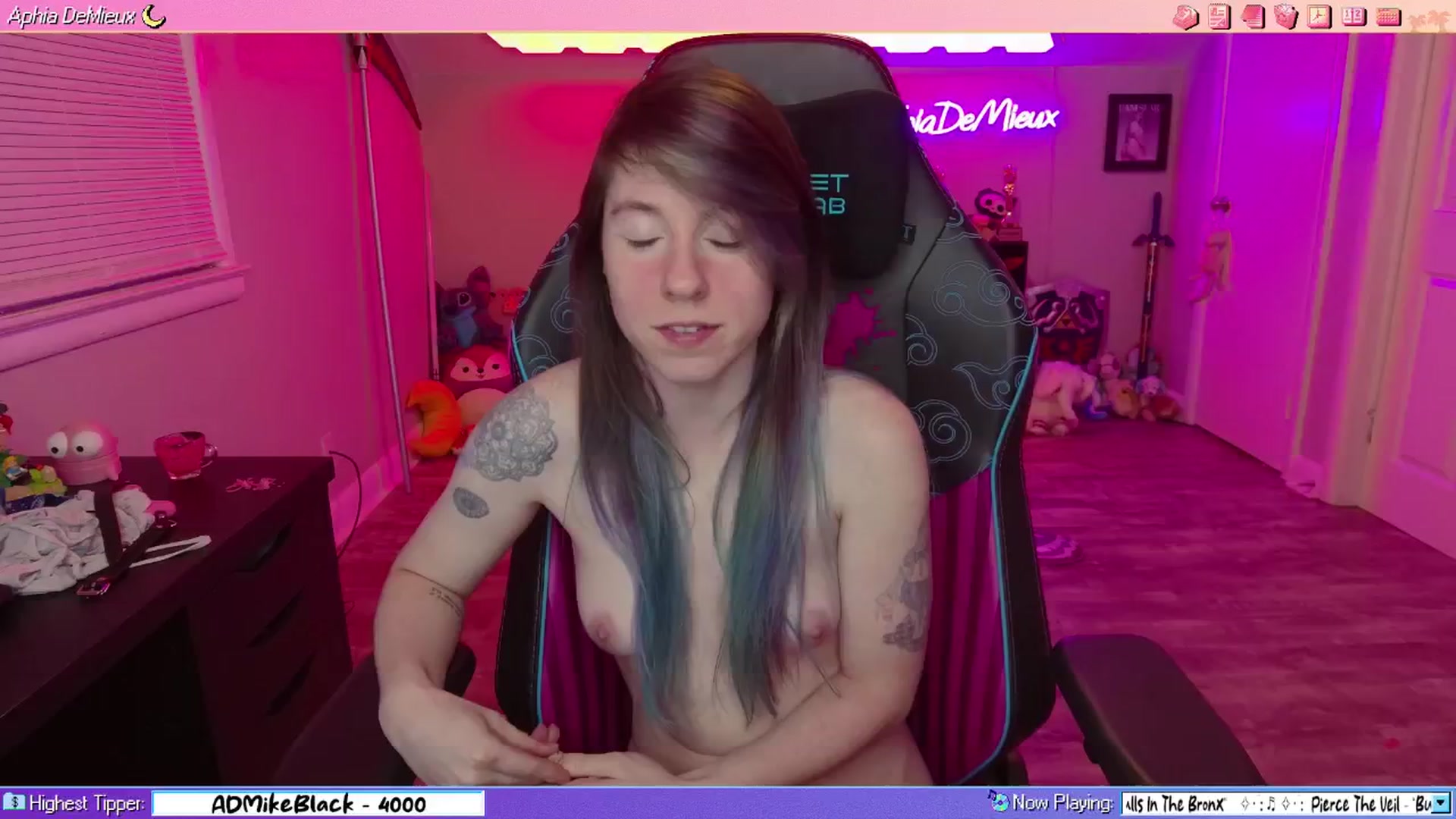 Gallery image thumbnail from AphiaDeMieux's myfreecams stream on, 04/25/2026, 03:44 image 12 of 20