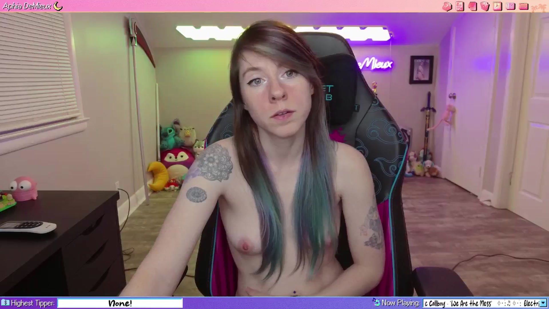 Gallery image thumbnail from AphiaDeMieux's myfreecams stream on, 05/01/2026, 04:26 image 3 of 20