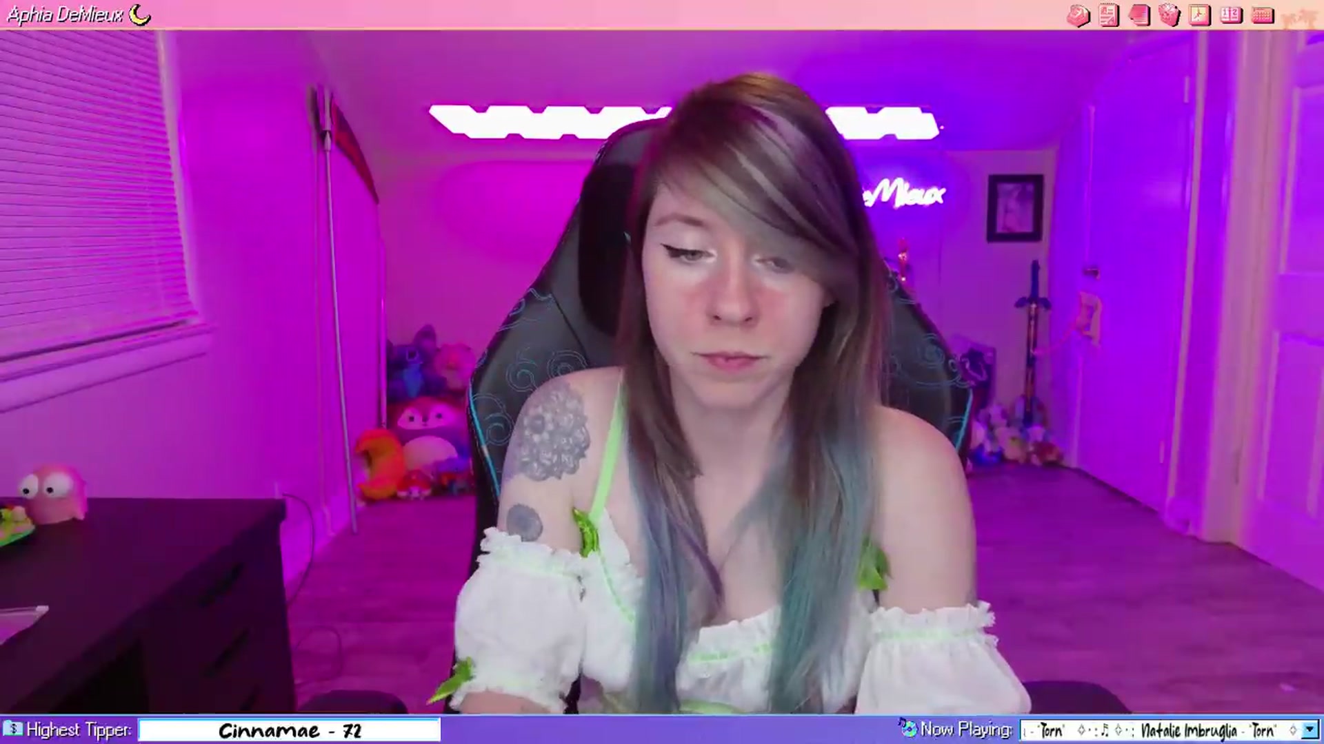 Gallery image thumbnail from AphiaDeMieux's myfreecams stream on, 05/08/2026, 03:34 image 6 of 20