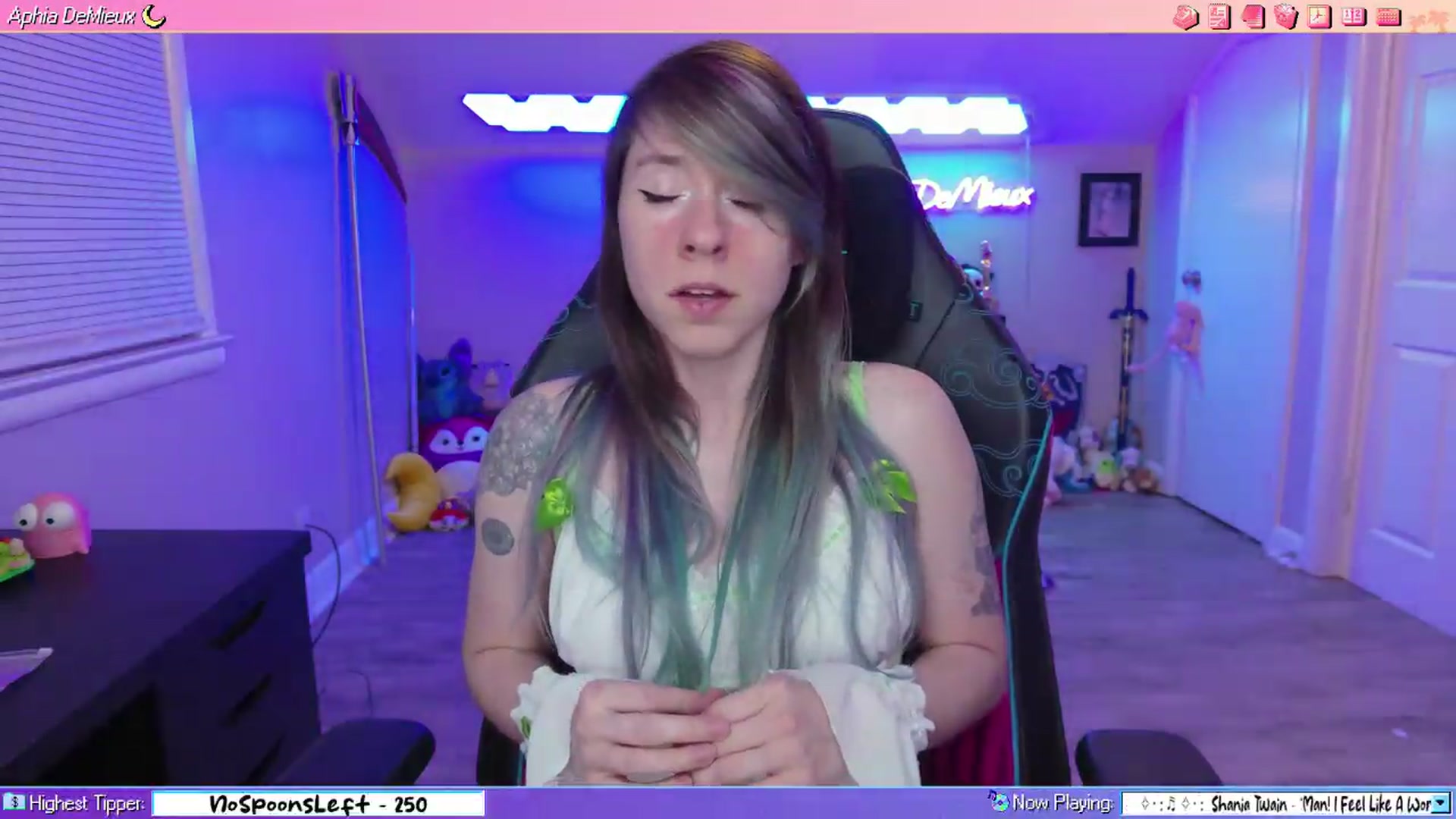 Gallery image thumbnail from AphiaDeMieux's myfreecams stream on, 05/08/2026, 03:34 image 13 of 20