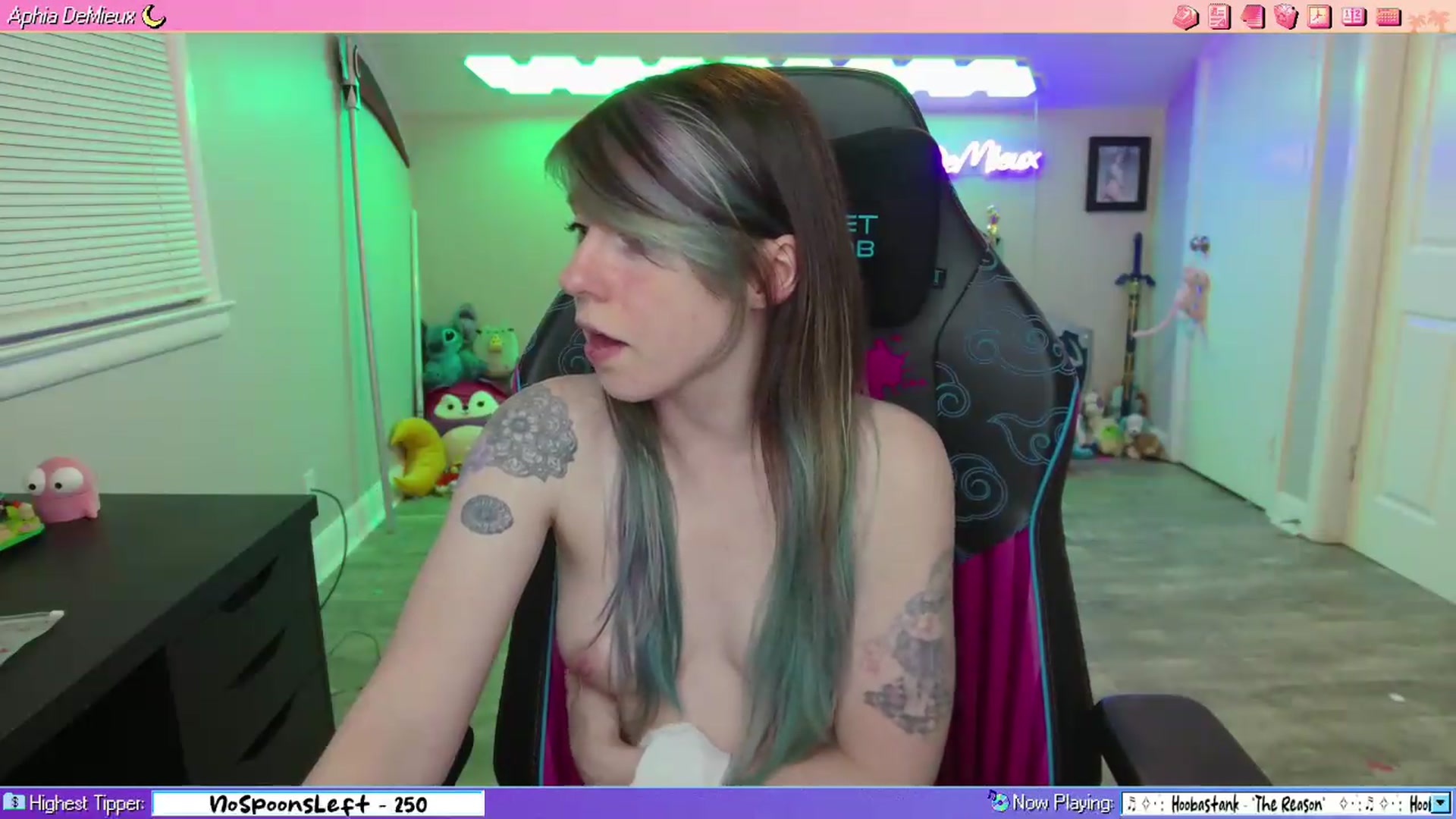 Gallery image thumbnail from AphiaDeMieux's myfreecams stream on, 05/08/2026, 03:34 image 18 of 20