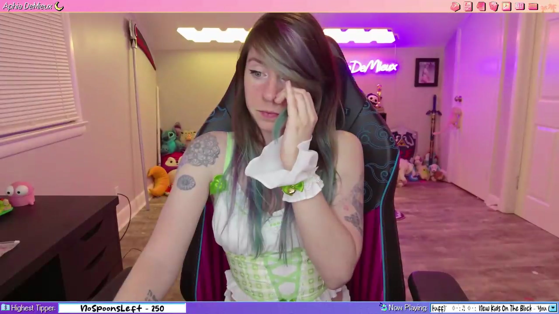 Gallery image thumbnail from AphiaDeMieux's myfreecams stream on, 05/08/2026, 03:34 image 14 of 20