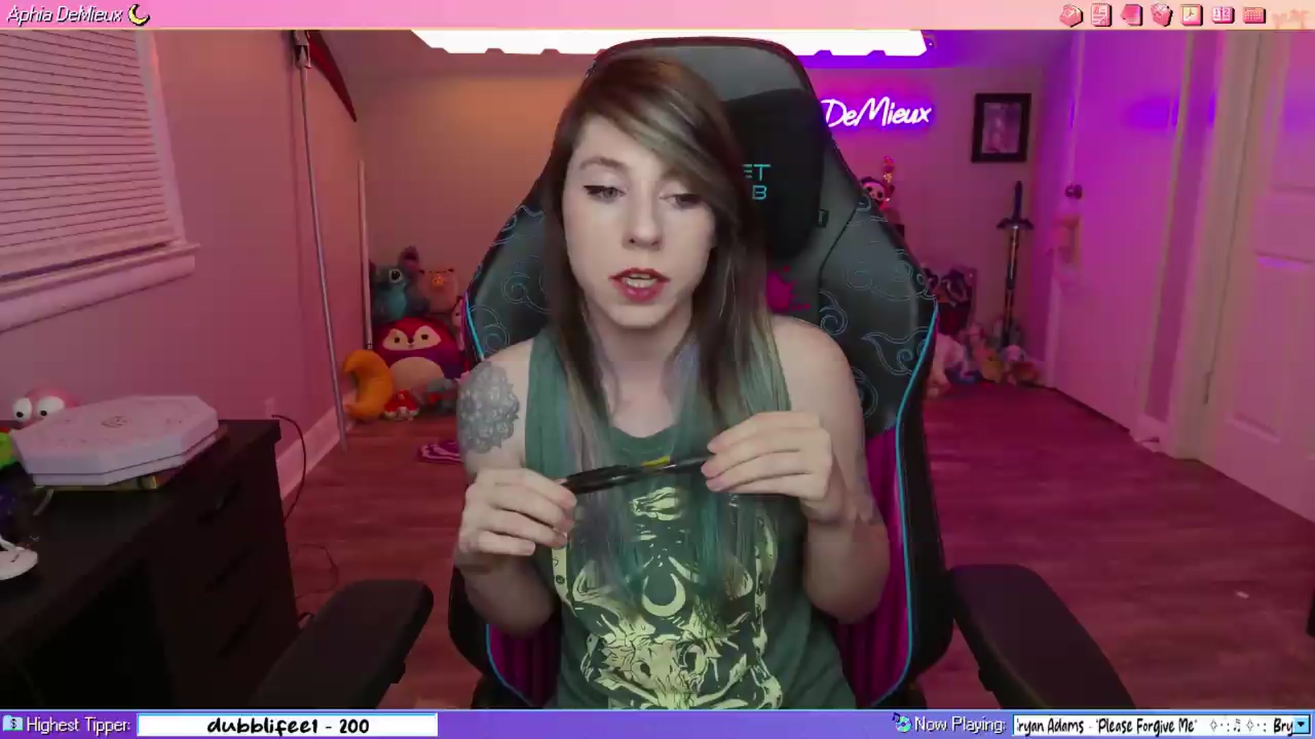 Gallery image thumbnail from AphiaDeMieux's myfreecams stream on, 05/09/2026, 03:26 image 16 of 20