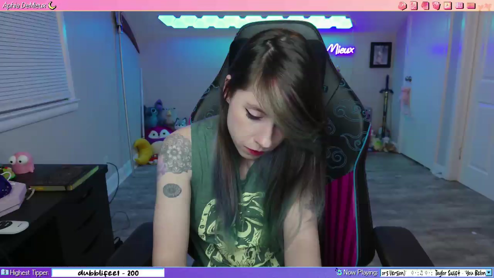 Gallery image thumbnail from AphiaDeMieux's myfreecams stream on, 05/09/2026, 03:26 image 7 of 20
