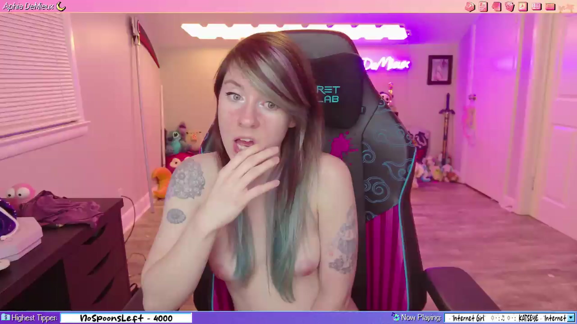 Gallery image thumbnail from AphiaDeMieux's myfreecams stream on, 05/10/2026, 03:32 image 17 of 20