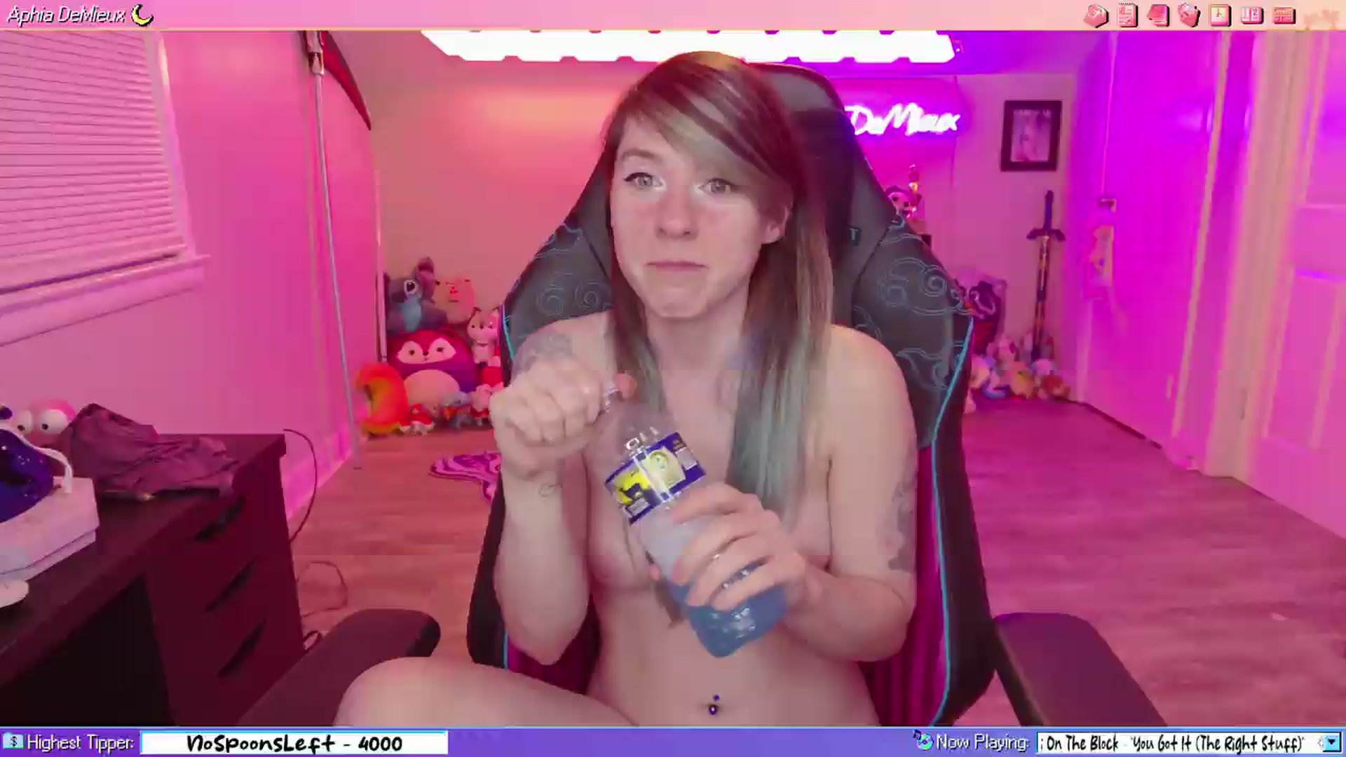 Gallery image thumbnail from AphiaDeMieux's myfreecams stream on, 05/10/2026, 03:32 image 3 of 20