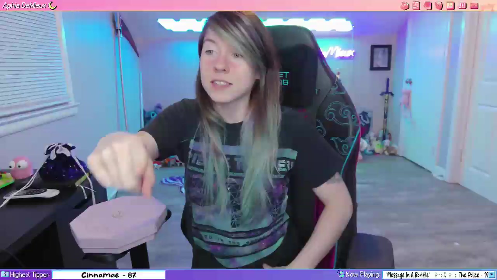 Gallery image thumbnail from AphiaDeMieux's myfreecams stream on, 05/11/2026, 03:54 image 3 of 20