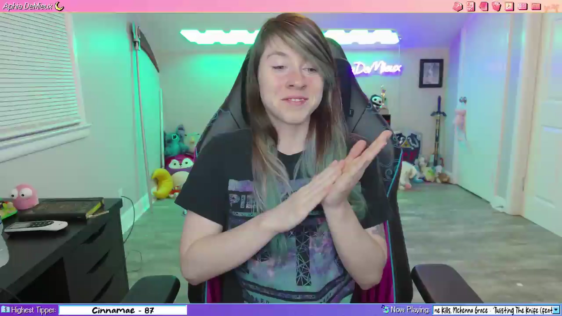 Gallery image thumbnail from AphiaDeMieux's myfreecams stream on, 05/11/2026, 03:54 image 1 of 20