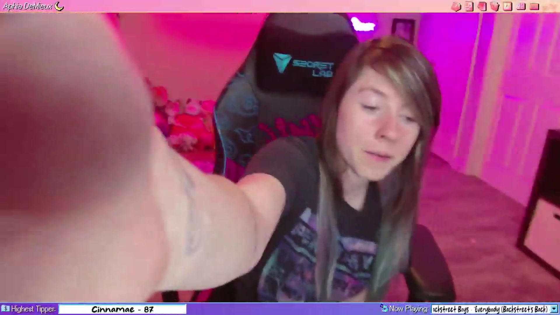 Gallery image thumbnail from AphiaDeMieux's myfreecams stream on, 05/11/2026, 03:54 image 7 of 20