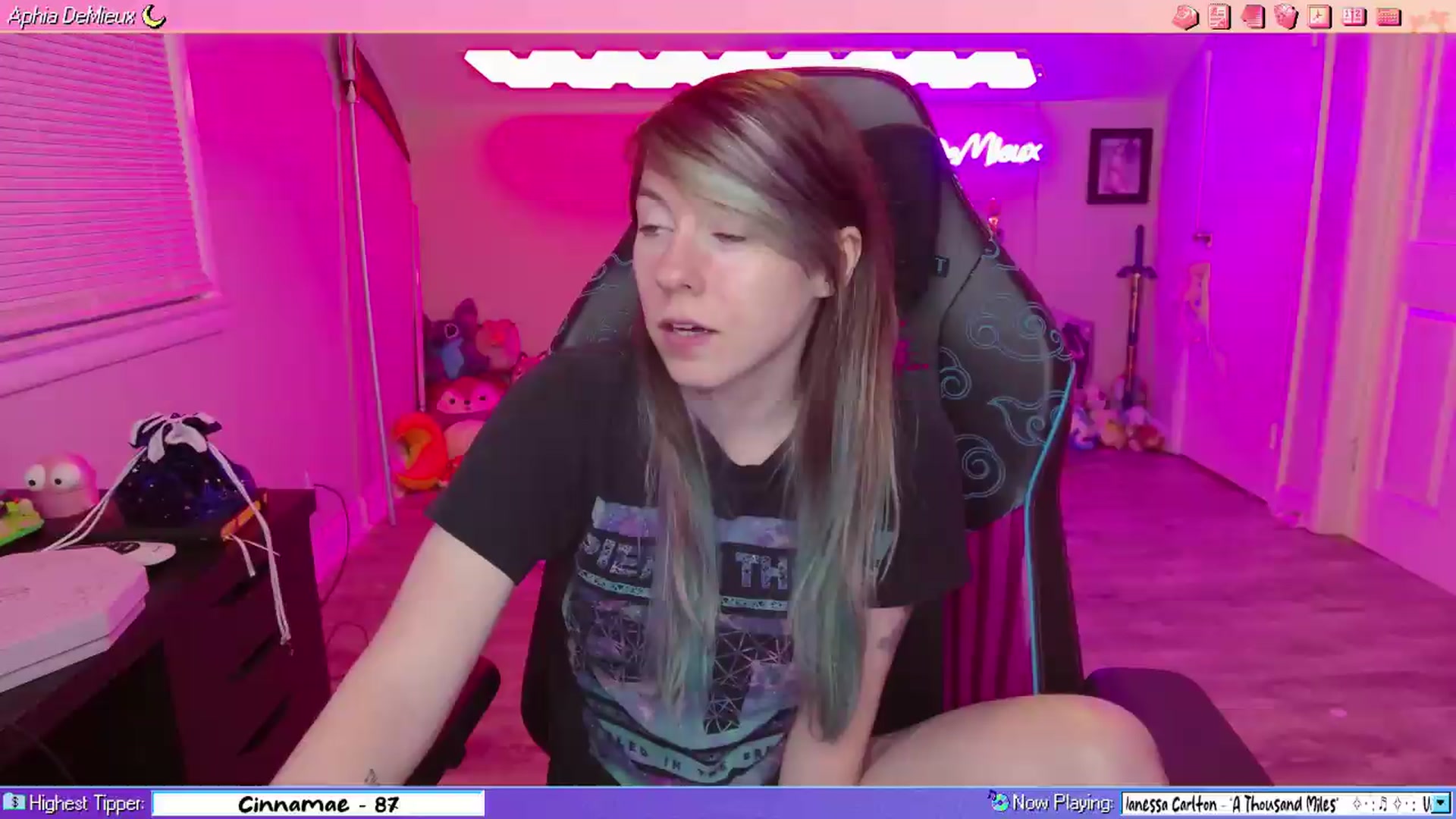 Gallery image thumbnail from AphiaDeMieux's myfreecams stream on, 05/11/2026, 03:54 image 6 of 20