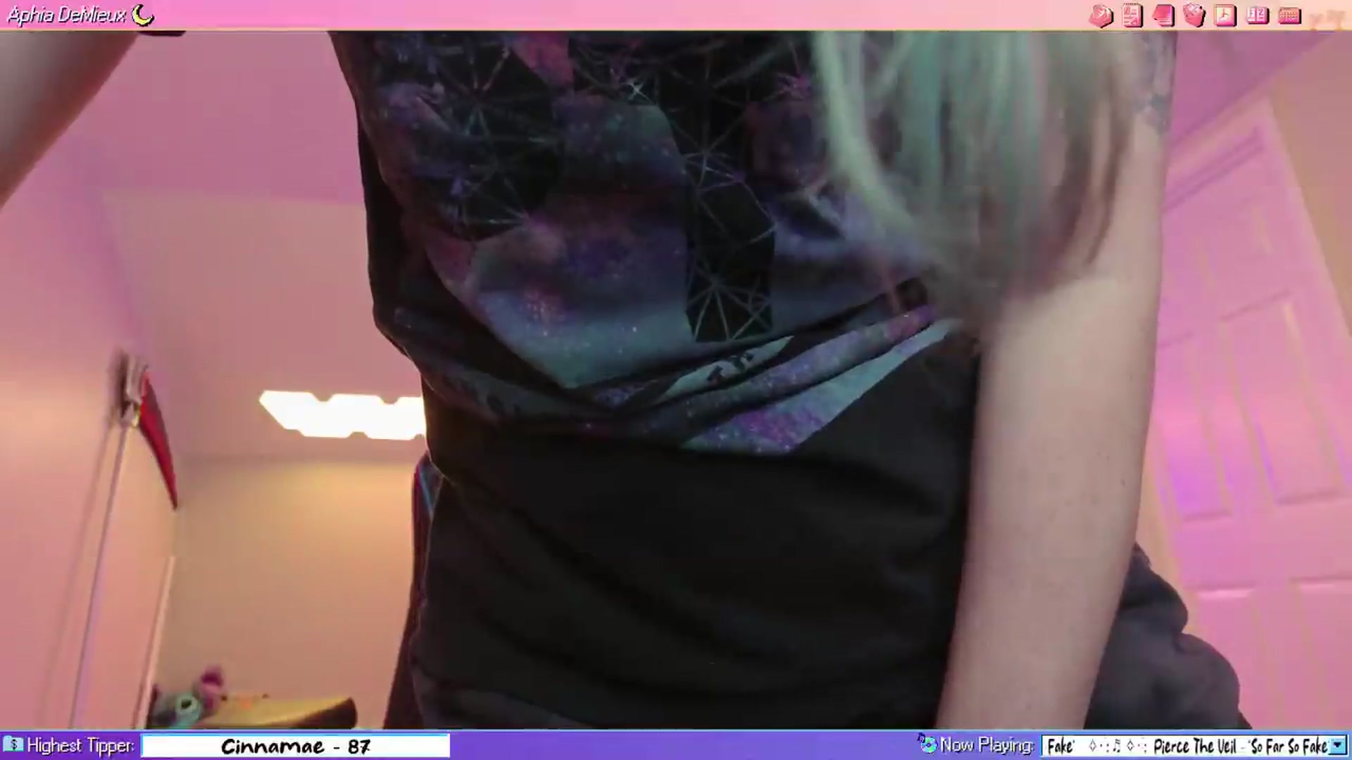 Gallery image thumbnail from AphiaDeMieux's myfreecams stream on, 05/11/2026, 03:54 image 9 of 20