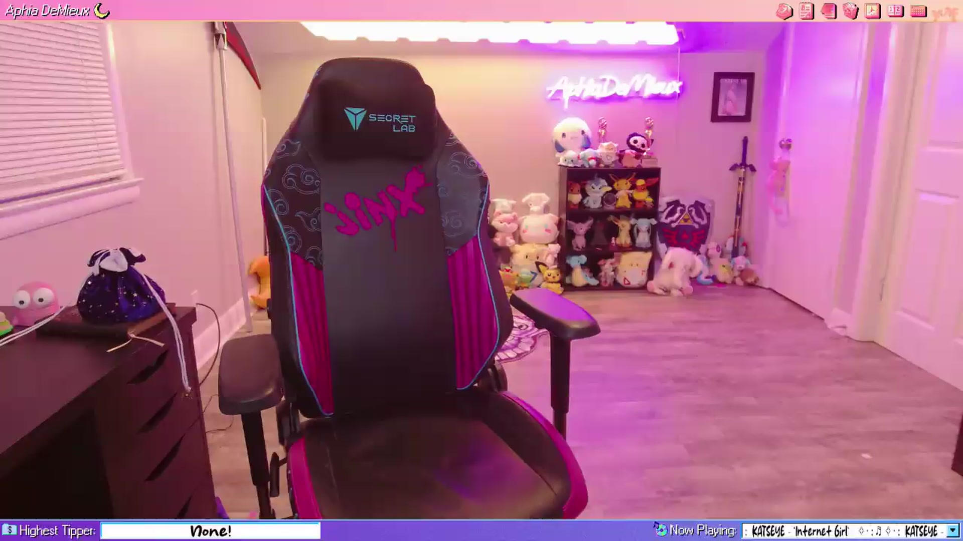 Gallery image thumbnail from AphiaDeMieux's myfreecams stream on, 05/12/2026, 03:04 image 12 of 20