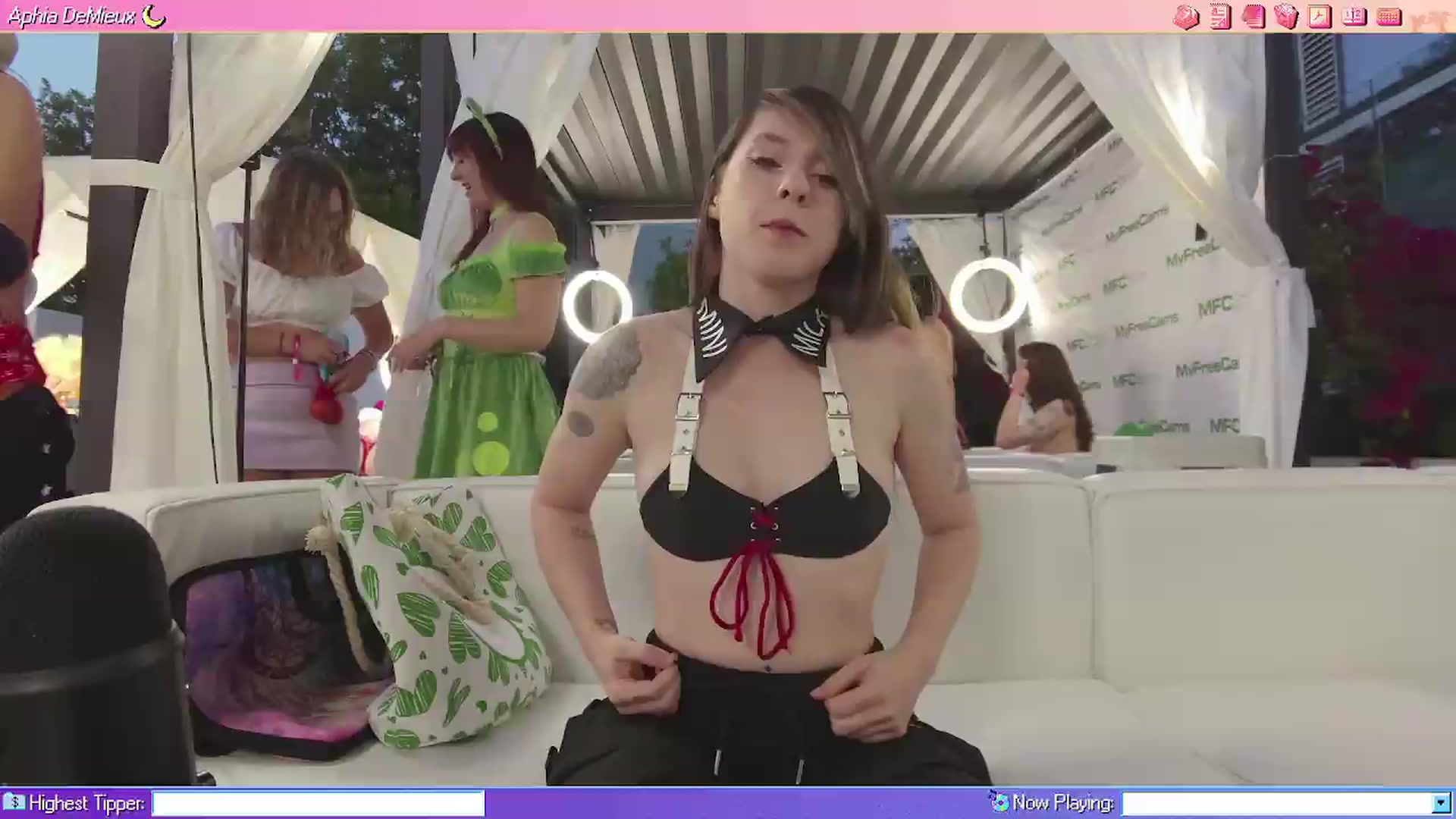 Gallery image thumbnail from AphiaDeMieux's myfreecams stream on, 05/20/2026, 04:47 image 3 of 20