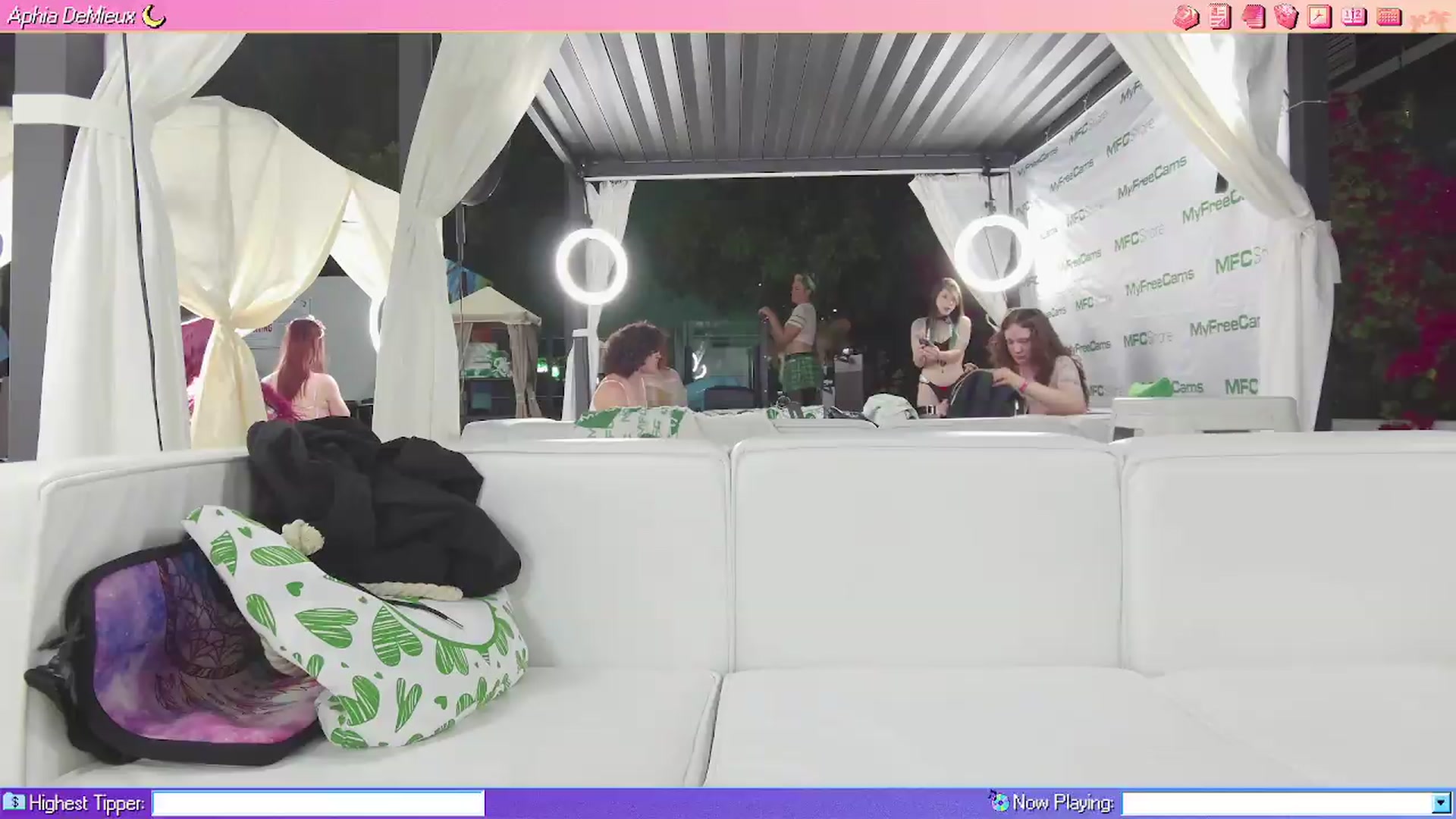 Gallery image thumbnail from AphiaDeMieux's myfreecams stream on, 05/20/2026, 04:47 image 9 of 20