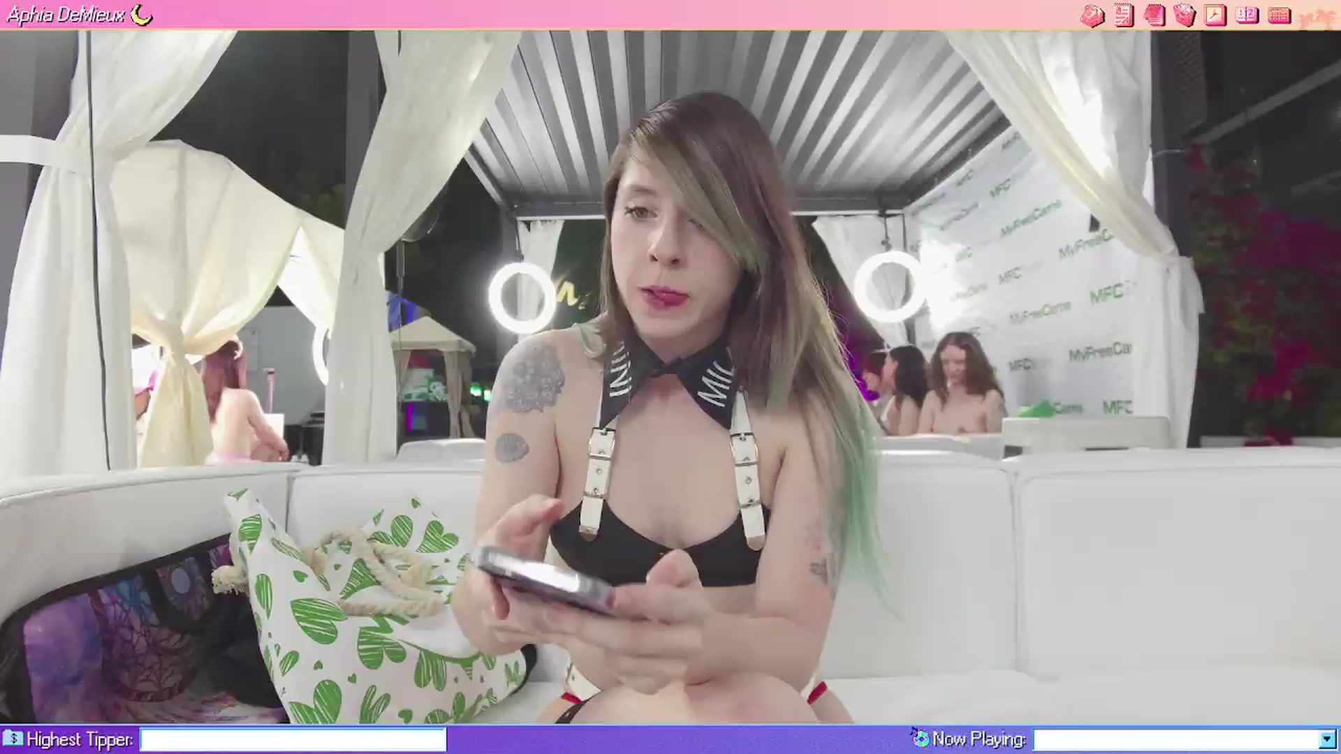 Gallery image thumbnail from AphiaDeMieux's myfreecams stream on, 05/20/2026, 04:47 image 12 of 20