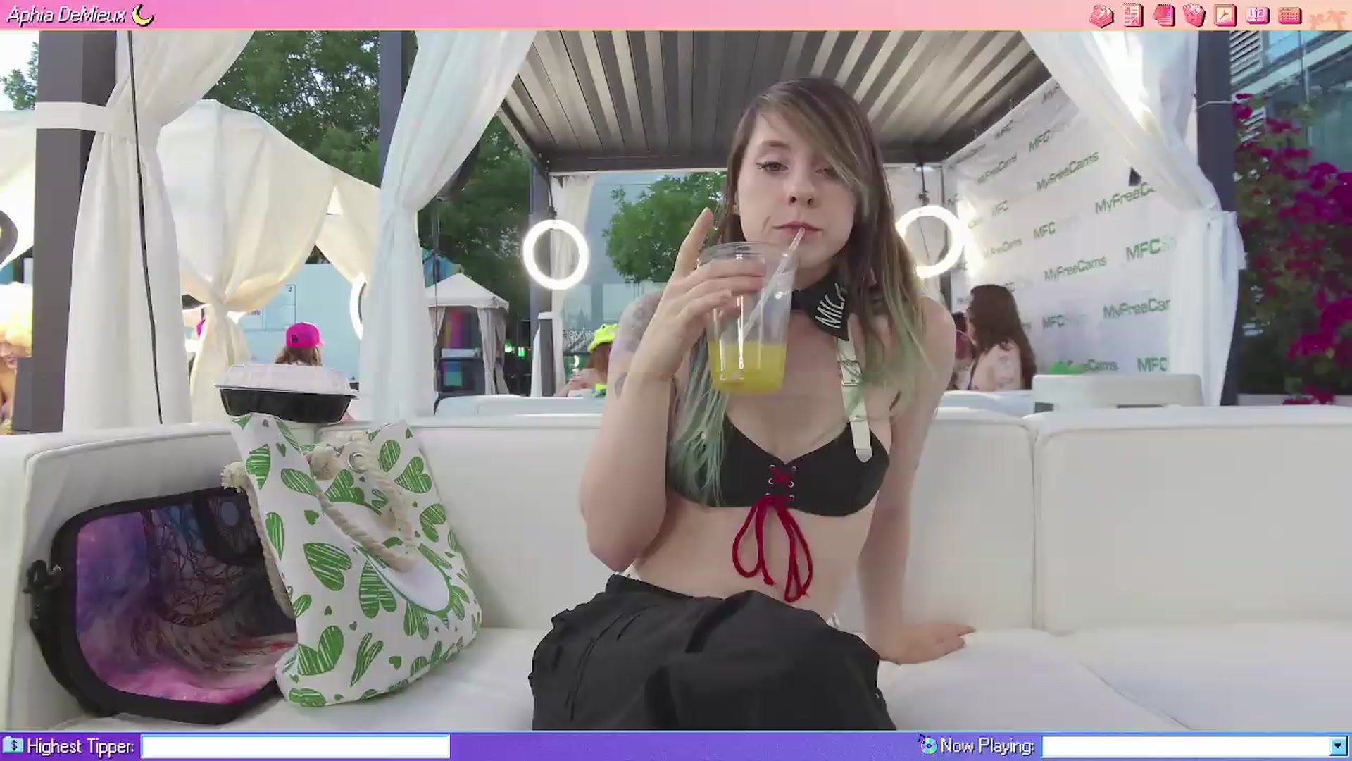 Gallery image thumbnail from AphiaDeMieux's myfreecams stream on, 05/20/2026, 04:47 image 1 of 20