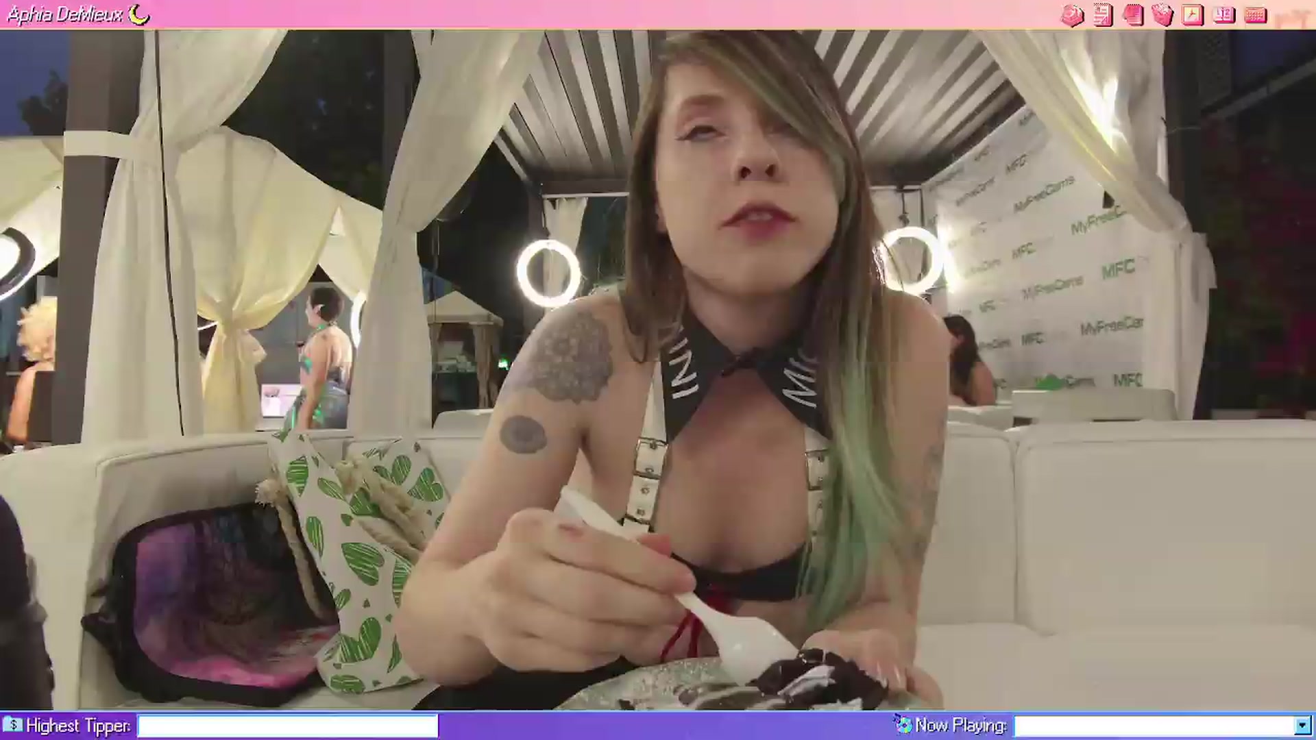 Gallery image thumbnail from AphiaDeMieux's myfreecams stream on, 05/20/2026, 04:47 image 5 of 20