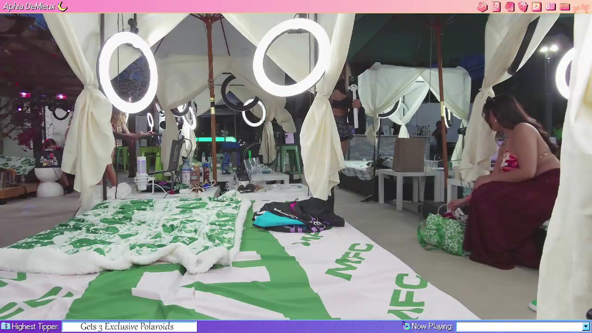 Gallery image thumbnail from AphiaDeMieux's myfreecams stream on, 05/21/2026, 03:19 image 18 of 20