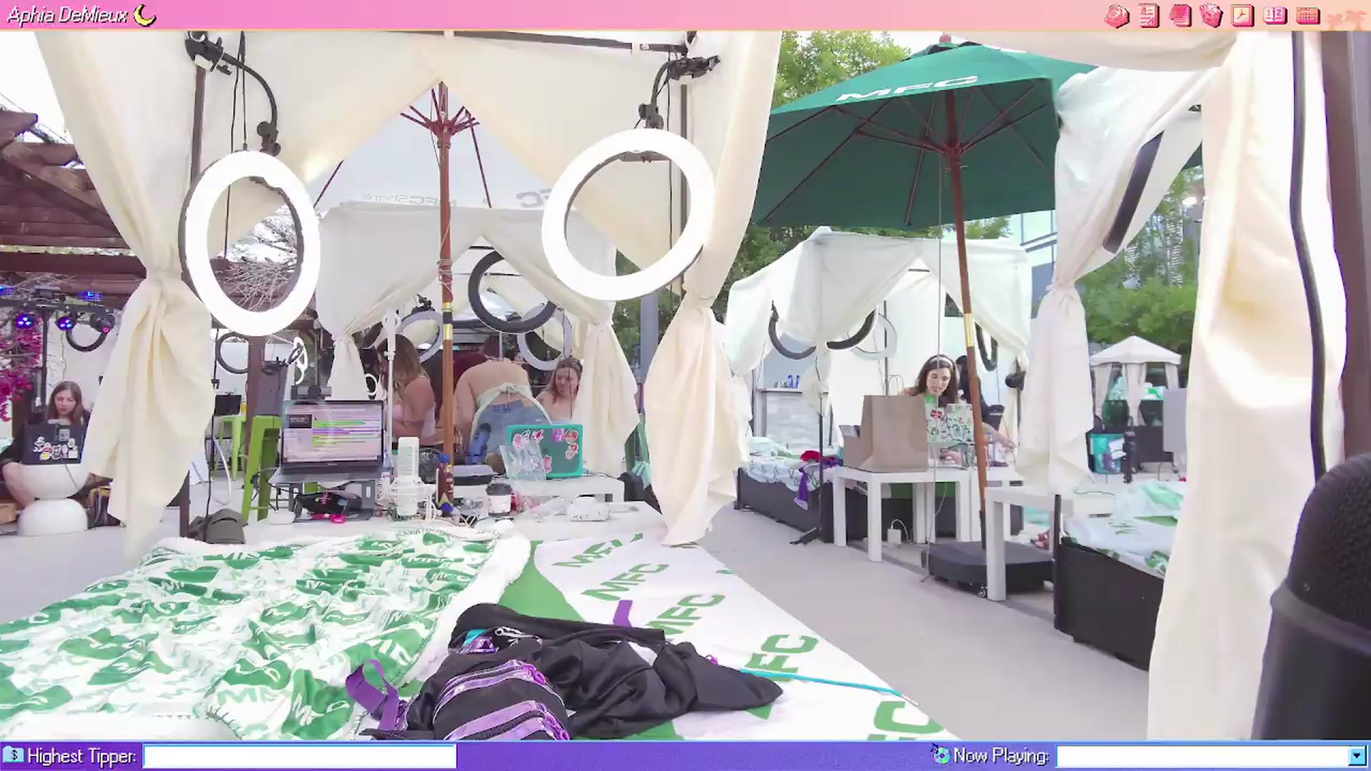 Gallery image thumbnail from AphiaDeMieux's myfreecams stream on, 05/21/2026, 03:19 image 5 of 20