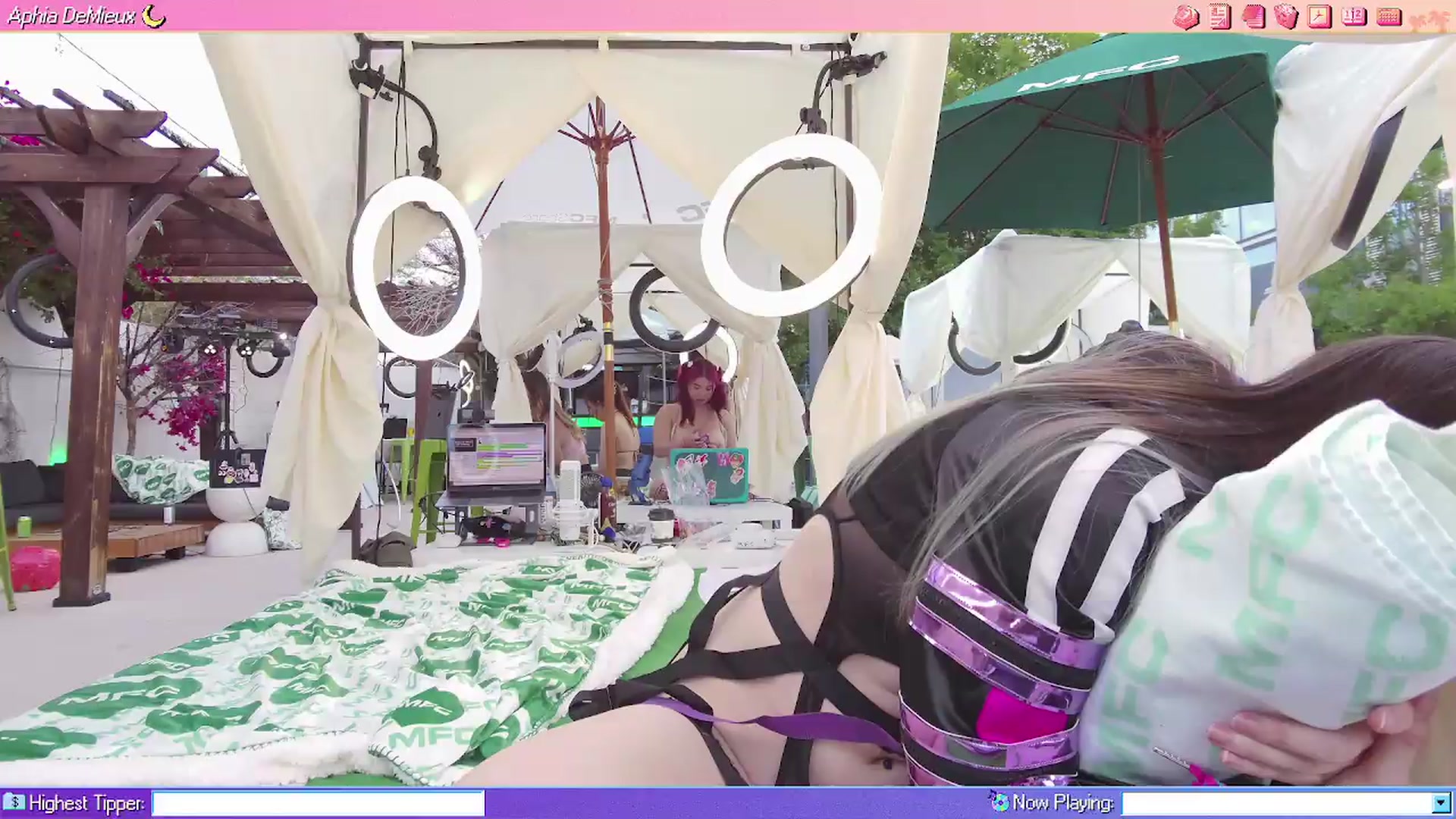 Gallery image thumbnail from AphiaDeMieux's myfreecams stream on, 05/21/2026, 03:19 image 8 of 20