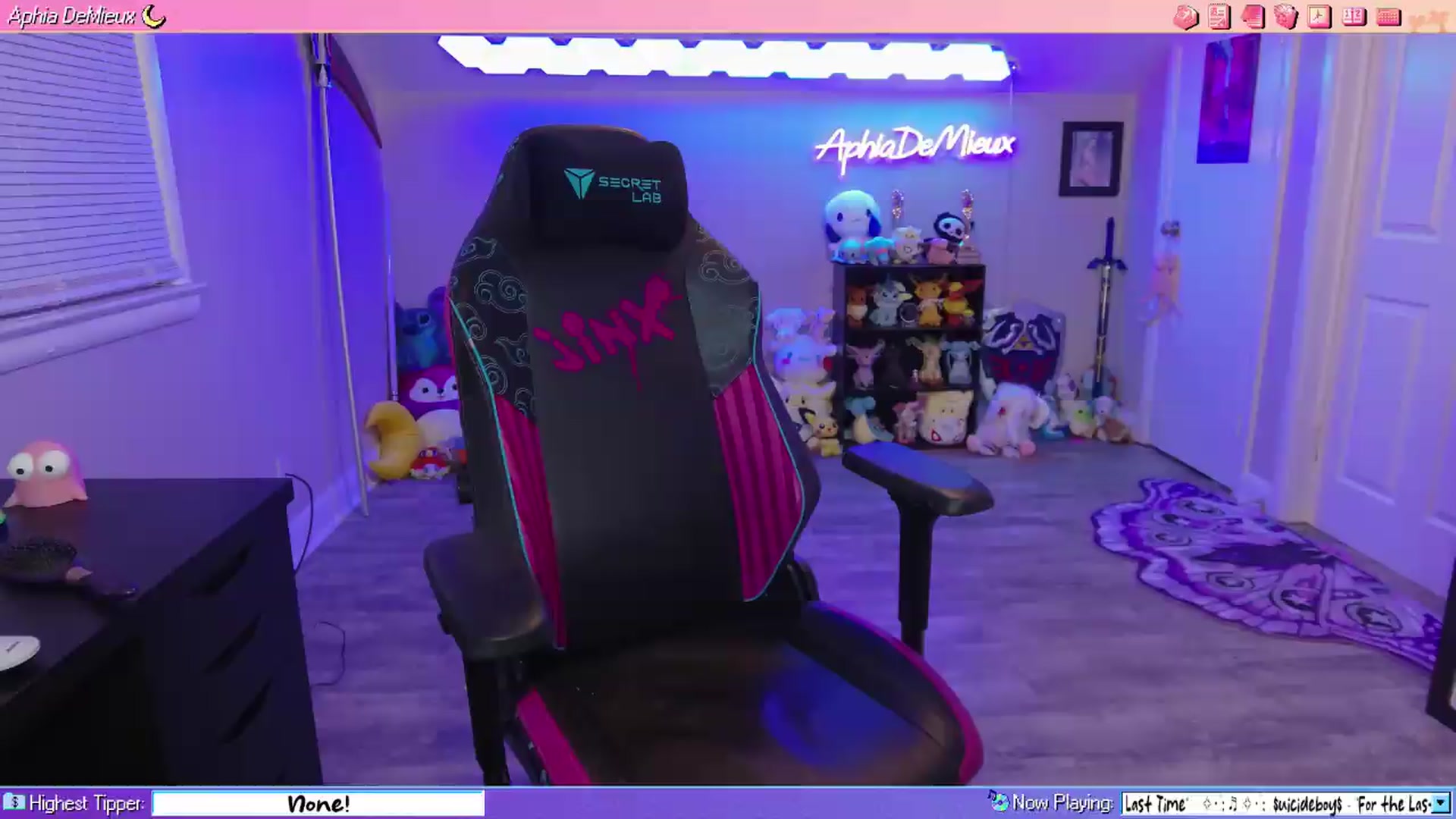Gallery image thumbnail from AphiaDeMieux's myfreecams stream on, 06/19/2026, 03:06 image 6 of 20