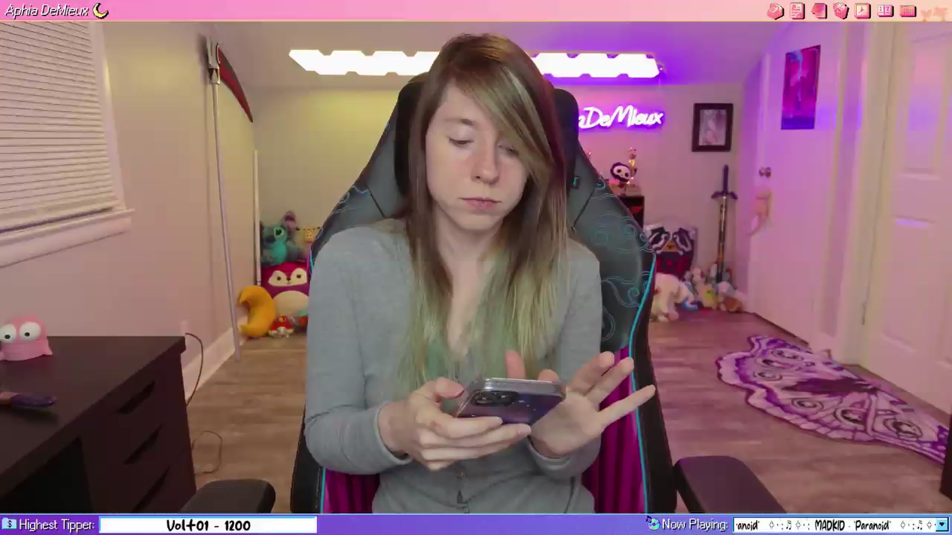 Gallery image thumbnail from AphiaDeMieux's myfreecams stream on, 06/19/2026, 03:06 image 16 of 20