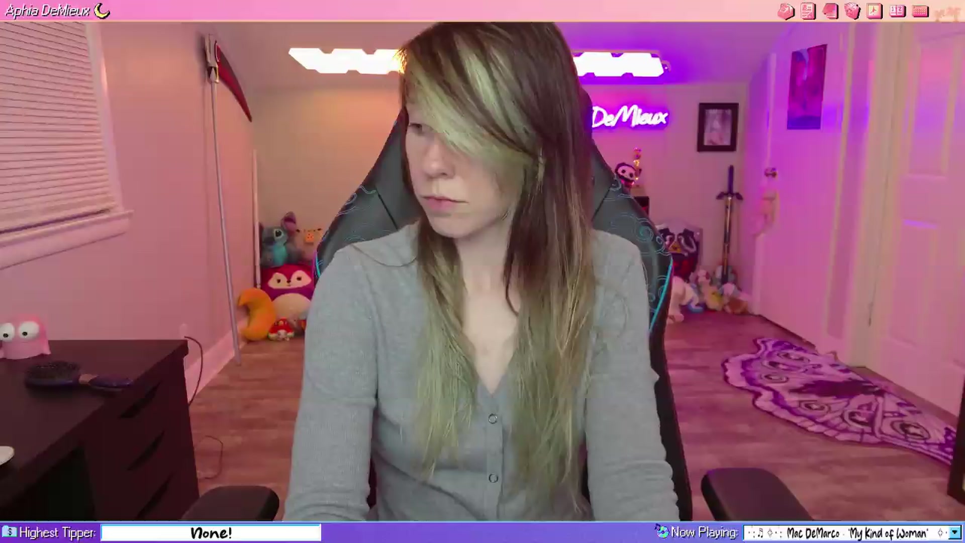 Gallery image thumbnail from AphiaDeMieux's myfreecams stream on, 06/19/2026, 03:06 image 1 of 20