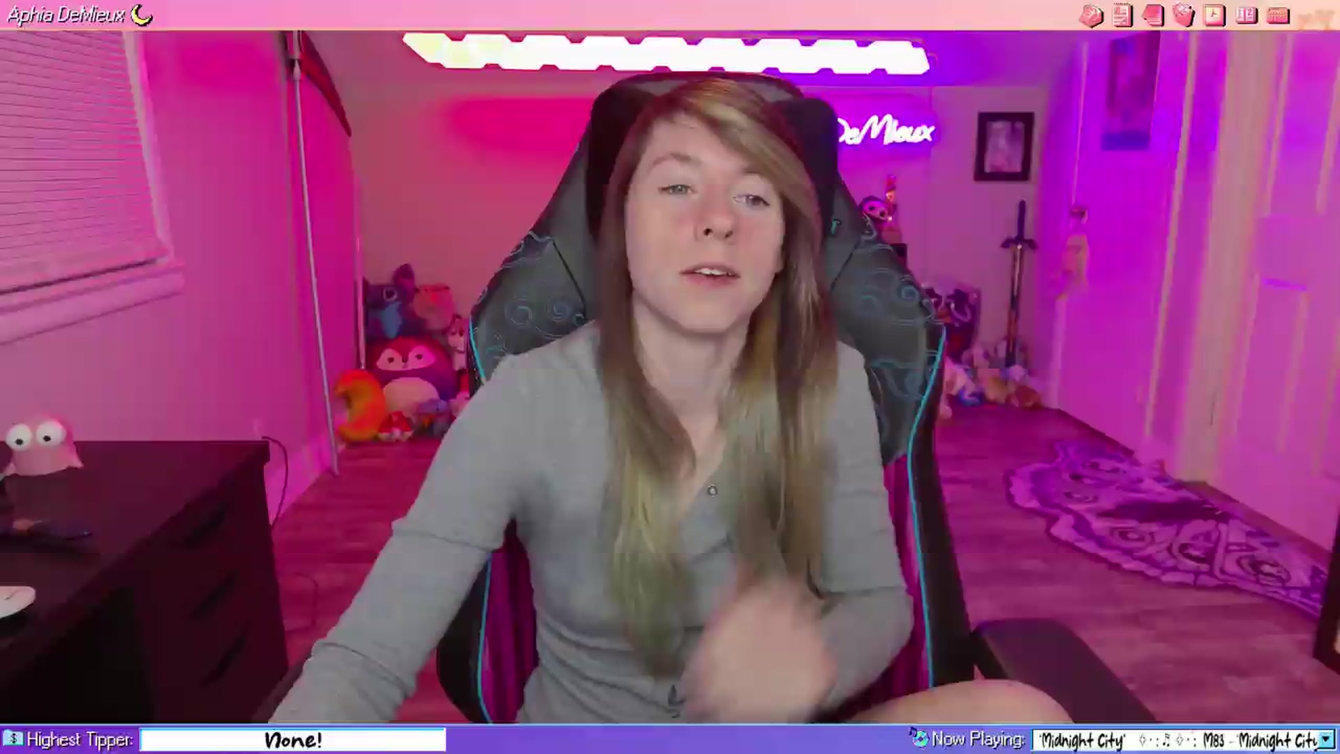 Gallery image thumbnail from AphiaDeMieux's myfreecams stream on, 06/19/2026, 03:06 image 9 of 20
