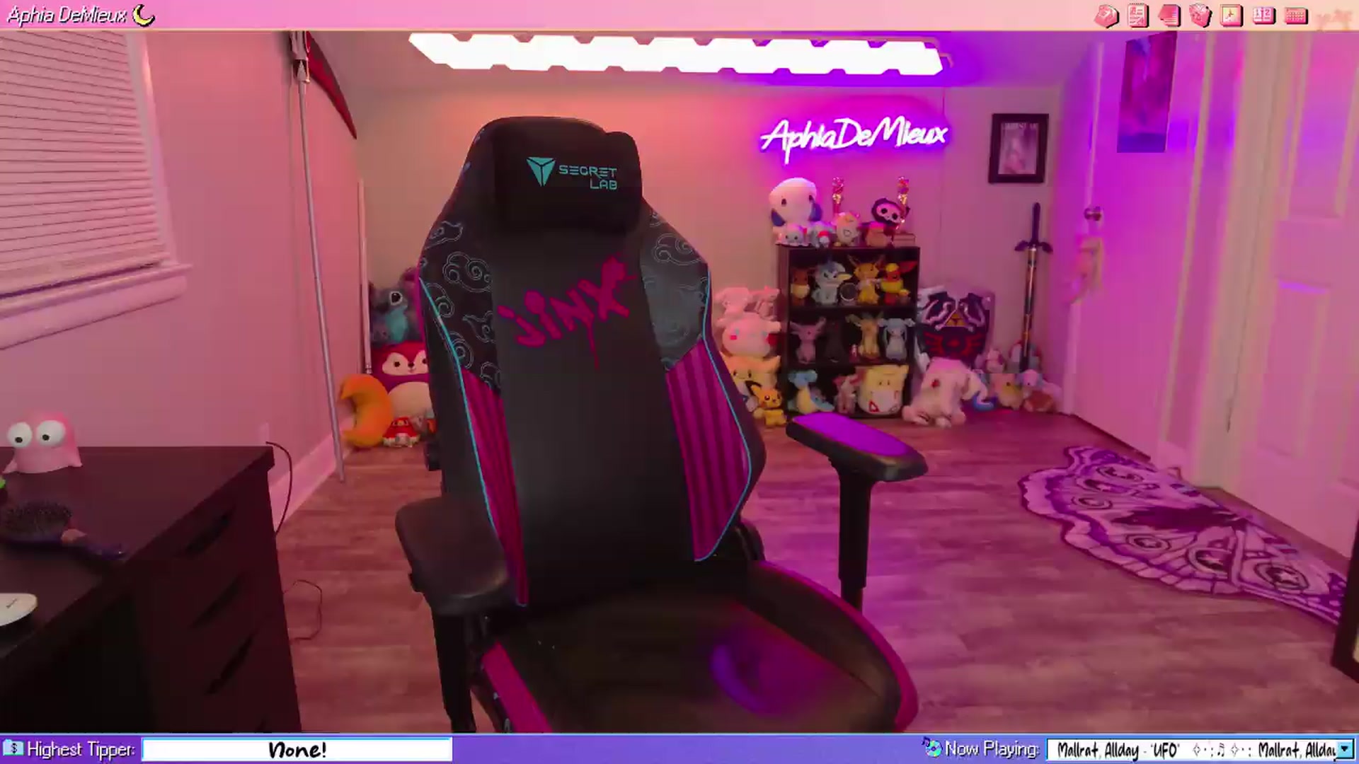 Gallery image thumbnail from AphiaDeMieux's myfreecams stream on, 06/19/2026, 03:06 image 7 of 20
