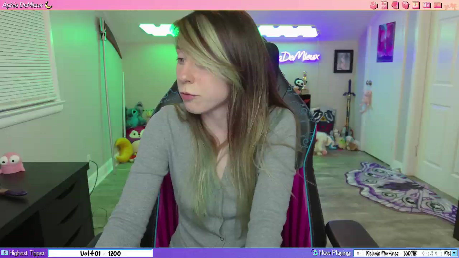 Gallery image thumbnail from AphiaDeMieux's myfreecams stream on, 06/19/2026, 03:06 image 14 of 20