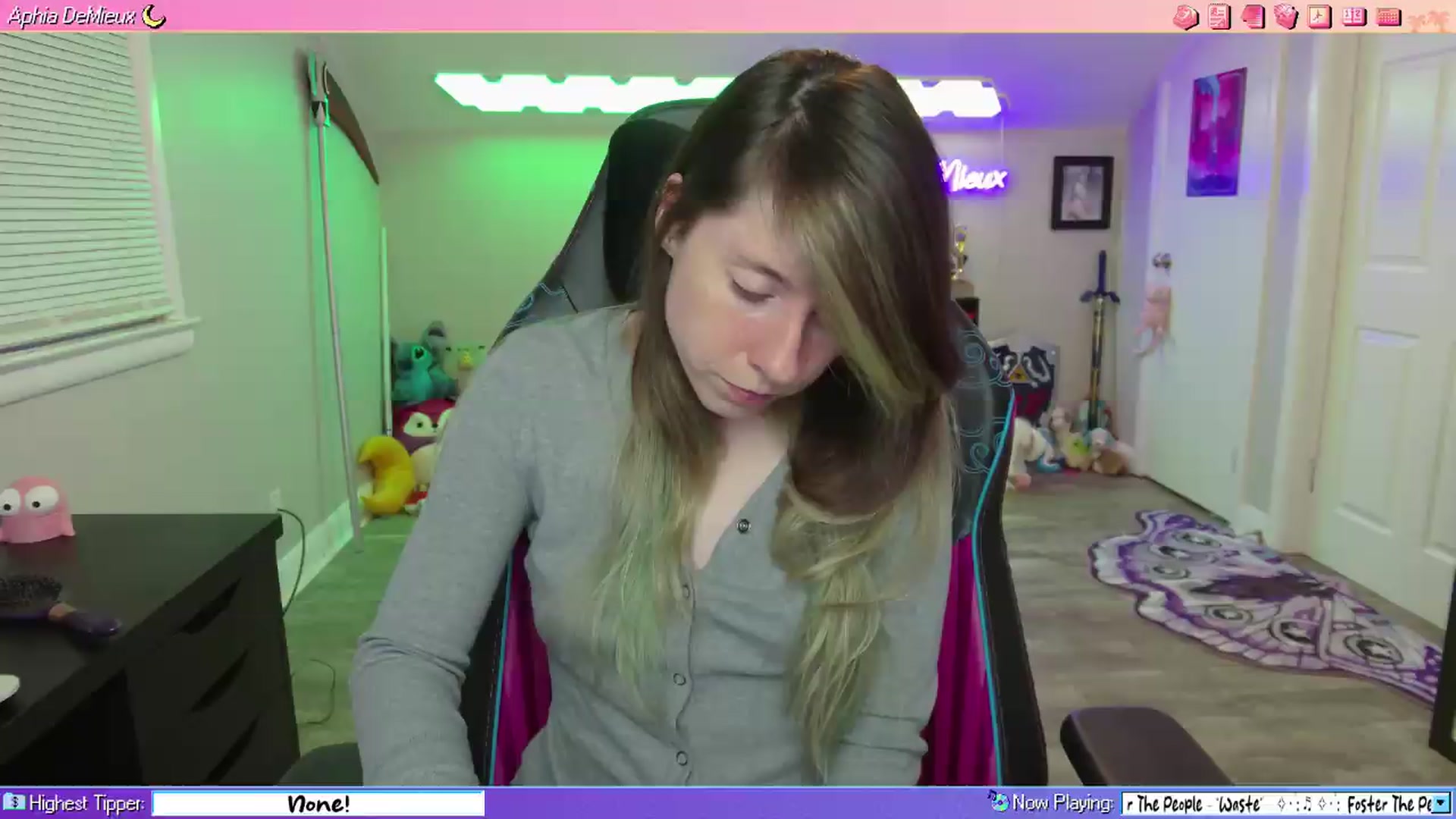 Gallery image thumbnail from AphiaDeMieux's myfreecams stream on, 06/19/2026, 03:06 image 4 of 20