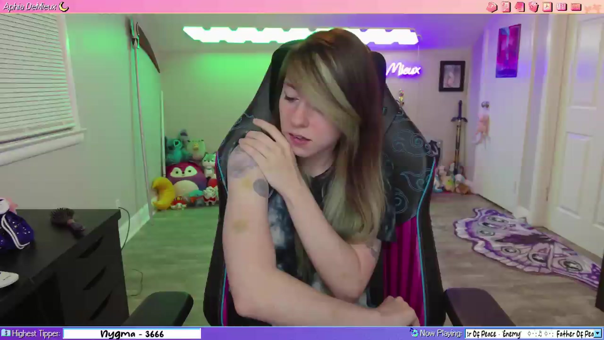 Gallery image thumbnail from AphiaDeMieux's myfreecams stream on, 06/21/2026, 03:08 image 4 of 20
