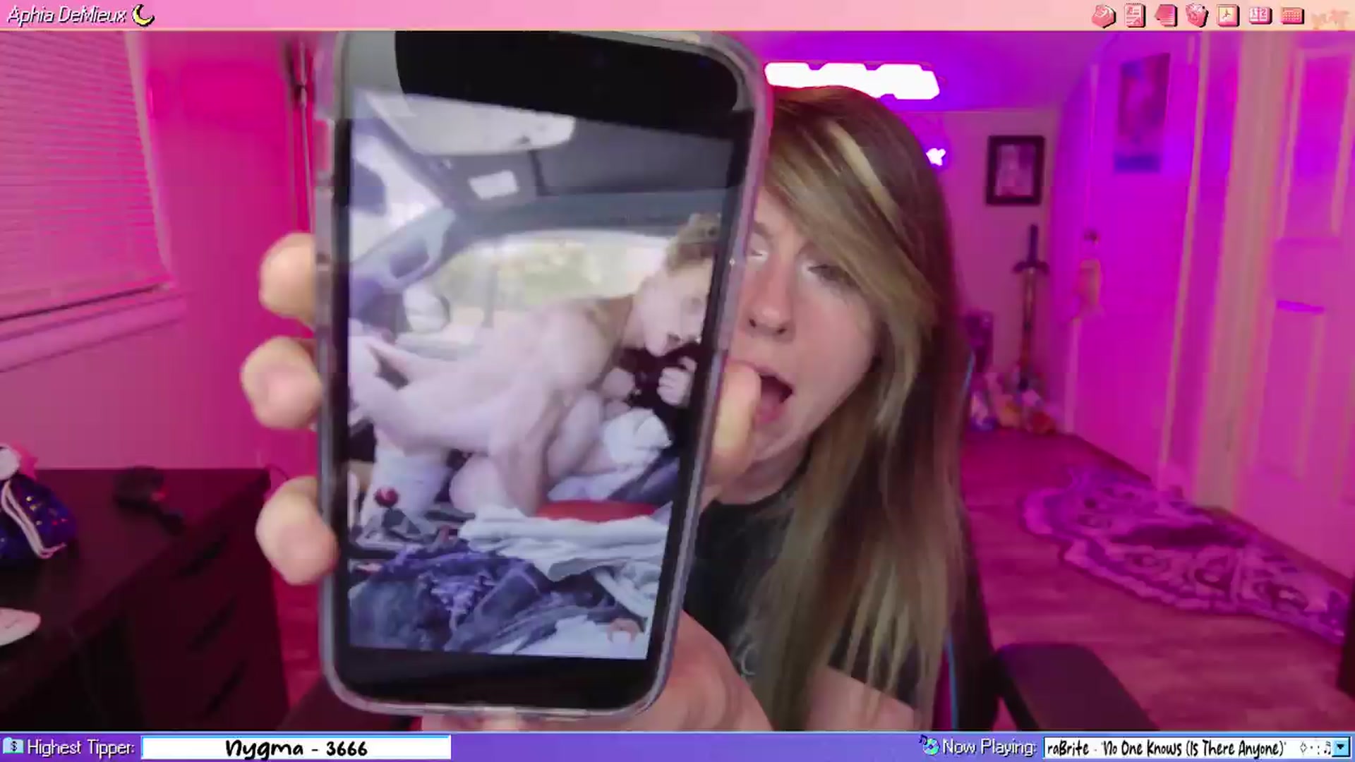 Gallery image thumbnail from AphiaDeMieux's myfreecams stream on, 06/21/2026, 03:08 image 5 of 20
